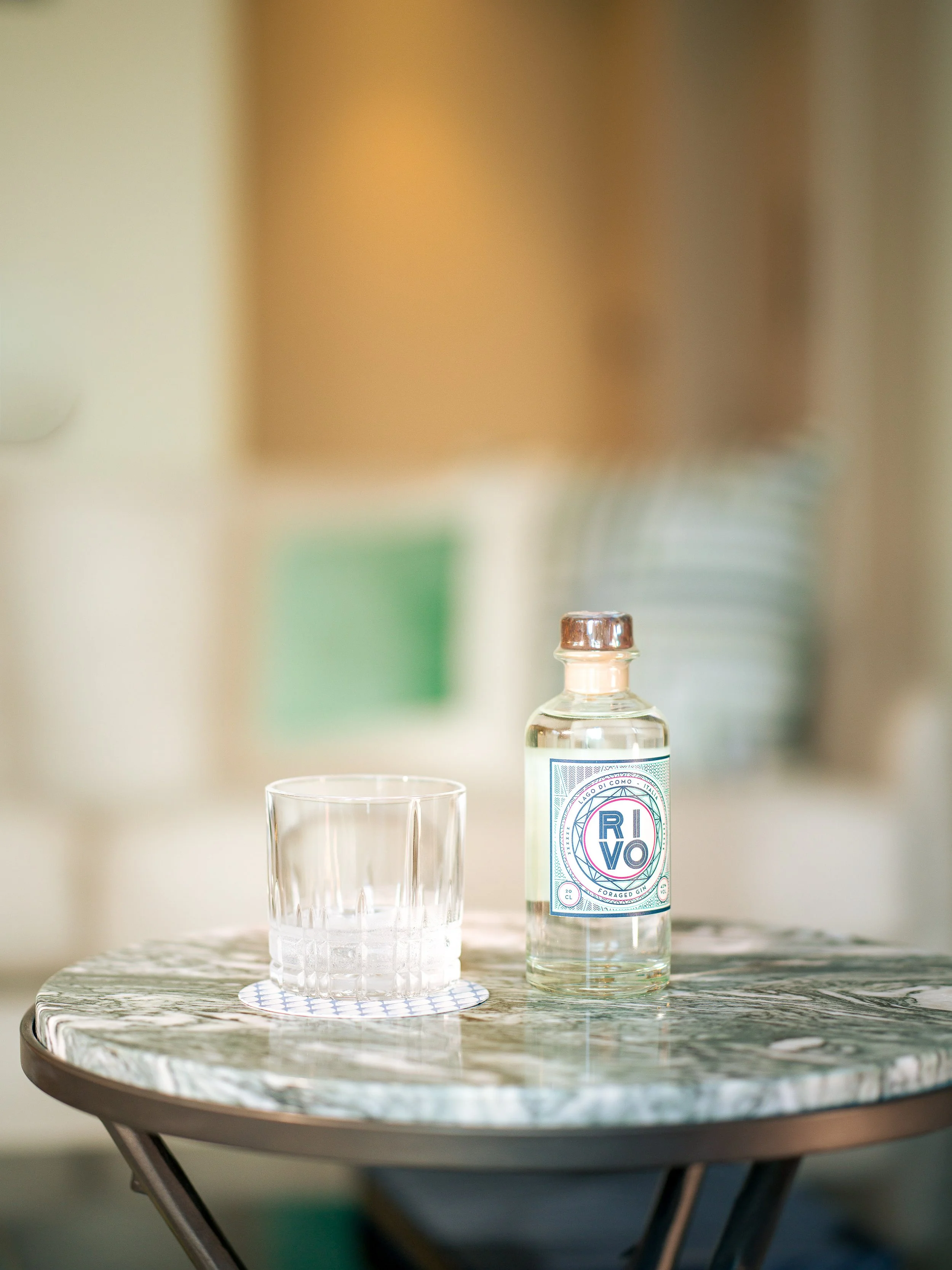 Luxury hotel branding and visual production, Suite con fiori lago di Como, drink RIVO