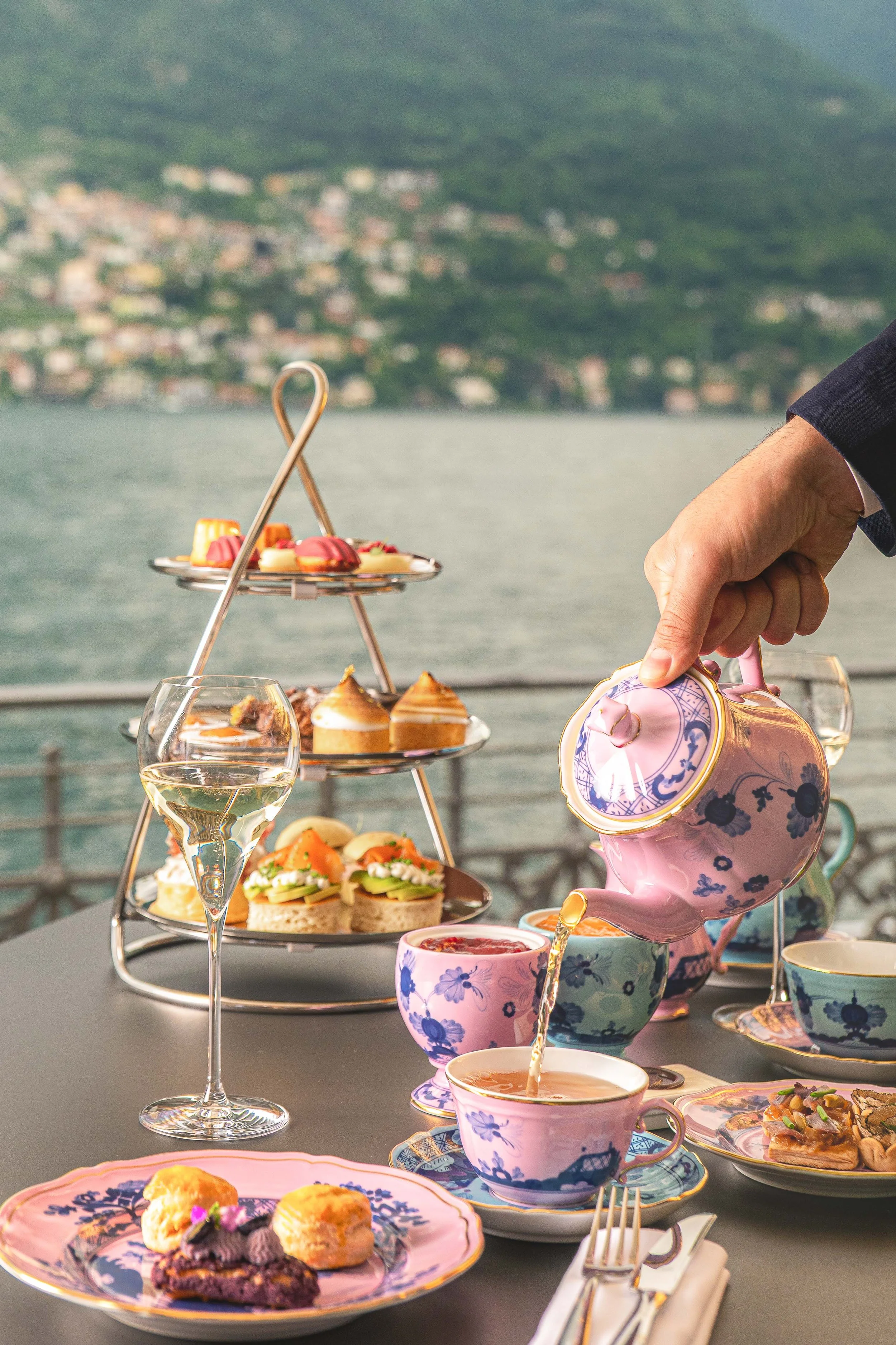 Fotografo hotel di lusso Como, fotografia professionale per hotel e resort sul lago di Como. Afternoon tea al Mandarin Oriental, tramonto