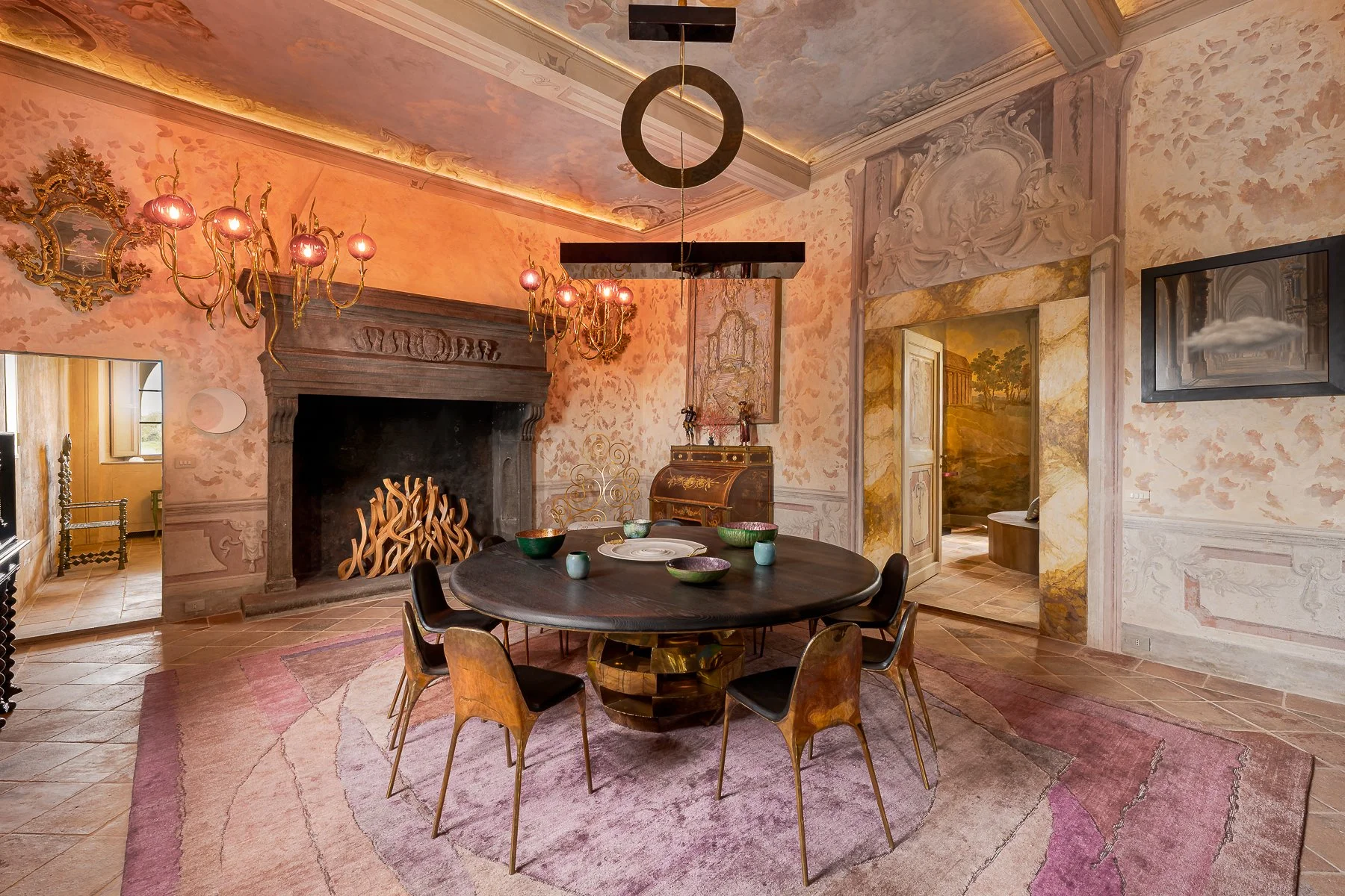 Fotografo immobiliare Firenze, fotografia professionale per agenzie immobiliari di lusso. Villa storica con arredi di design, sala pranzo.