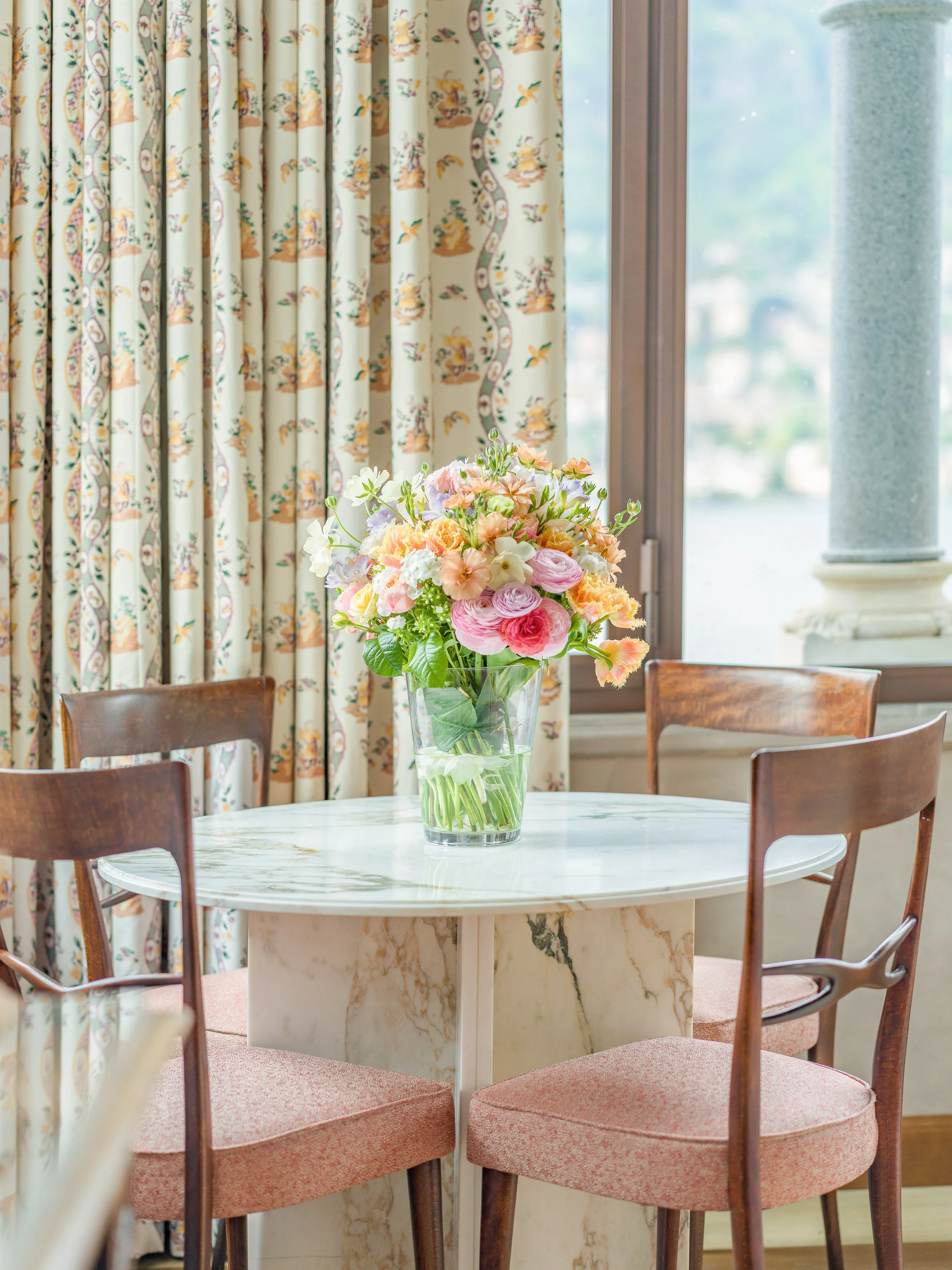 Luxury hotel branding and visual production, Suite con fiori lago di Como