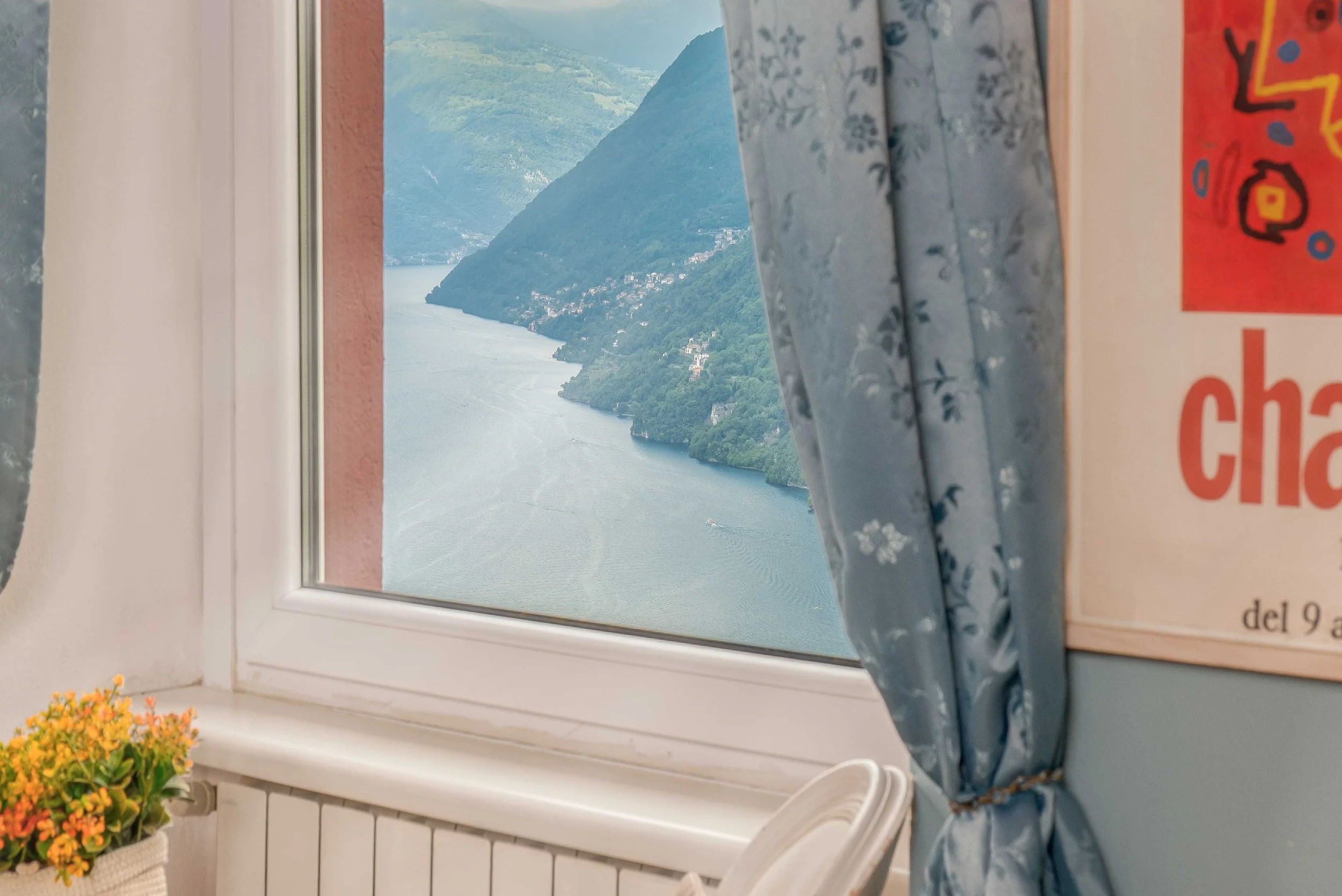 Fotografo hotel Como. Fotografia e video per hotel e resort sul lago di Como. Panorama dalla camera