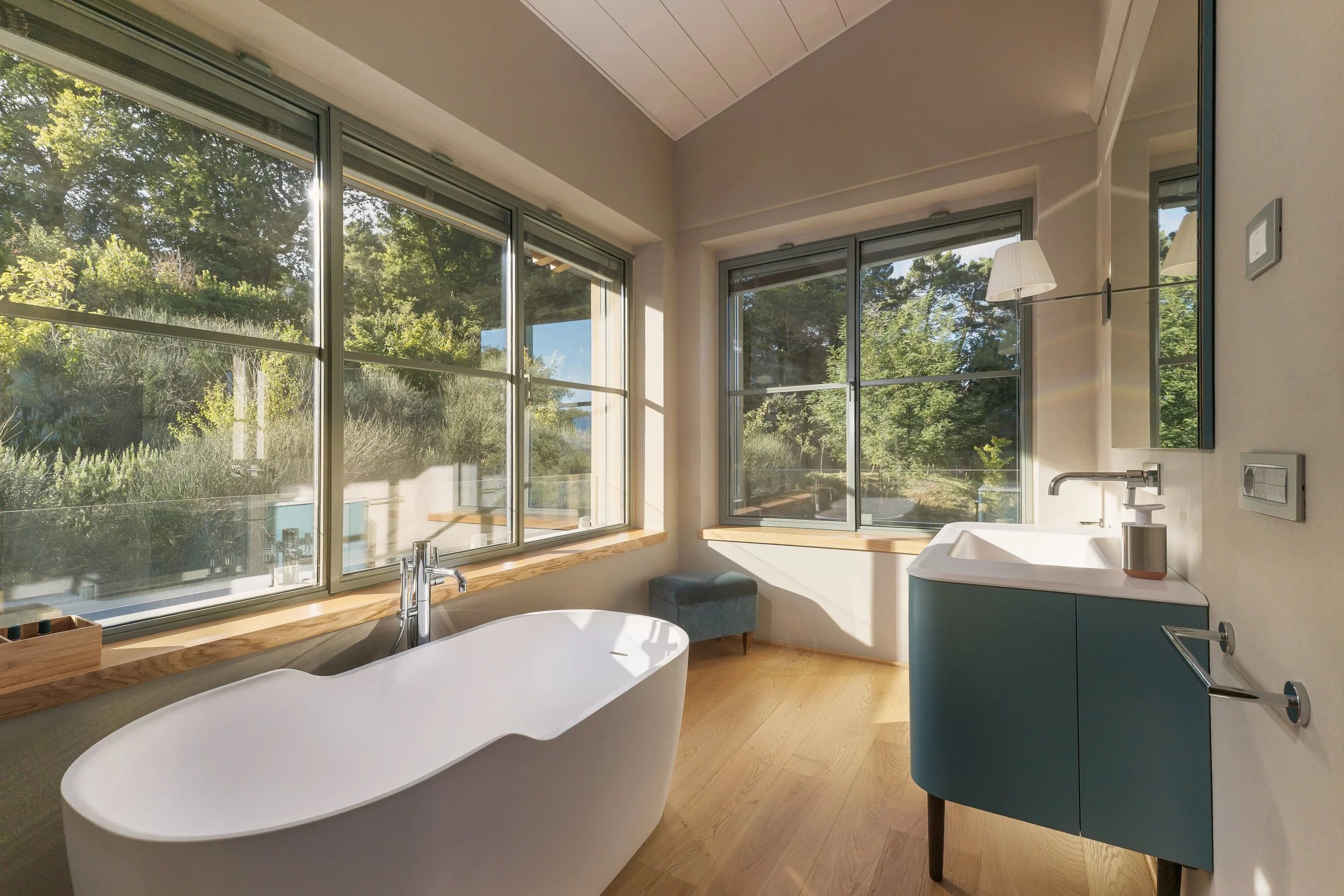 Bagno-Vasca-Vetrate-design-Fotografia-Firenze-Immobiliare-Vistalux-RealEstate.jpg