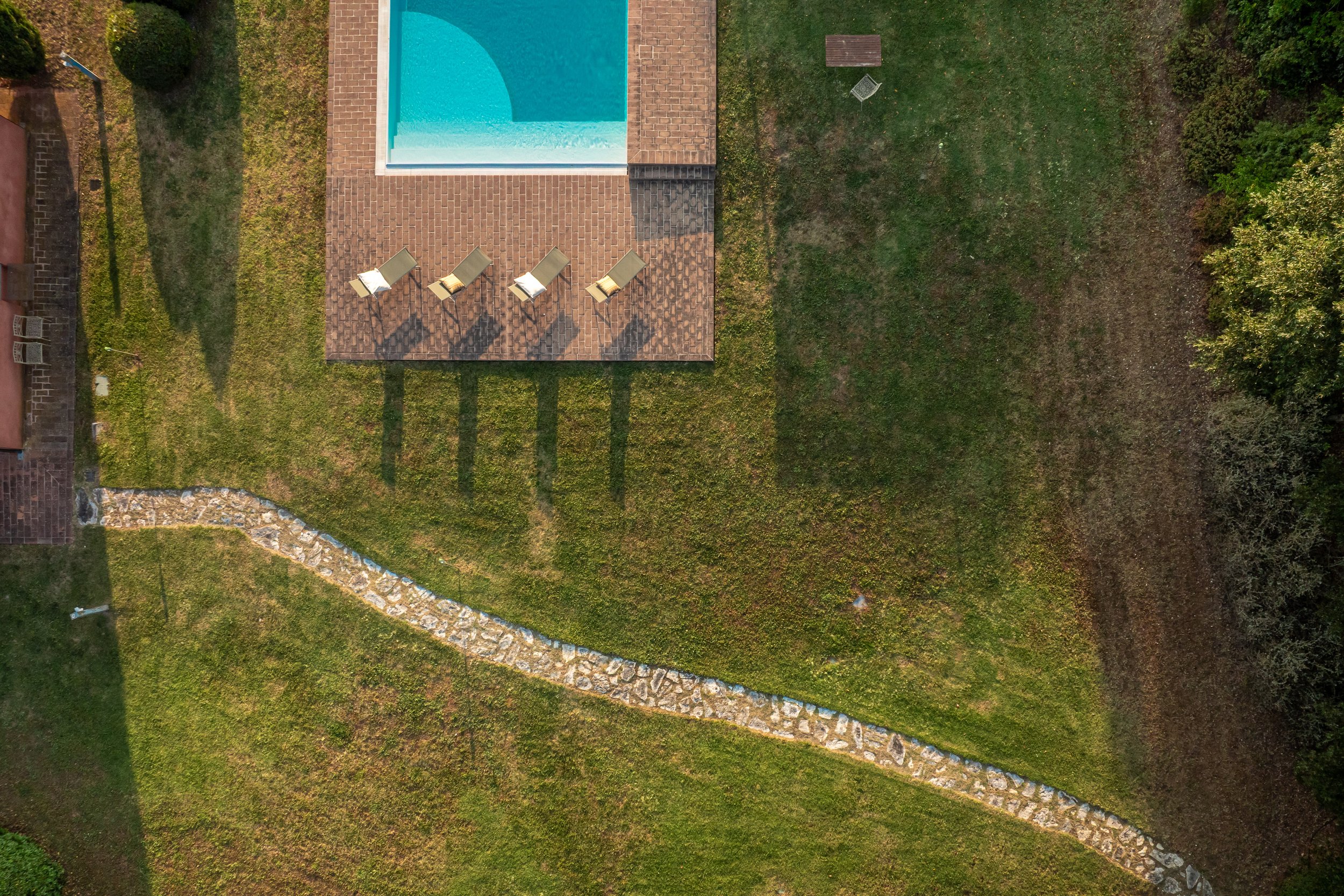 Fotografia-Drone-Rustico-Piscina-Tramonto-Immobiliare-Toscana-Sotheby.jpg
