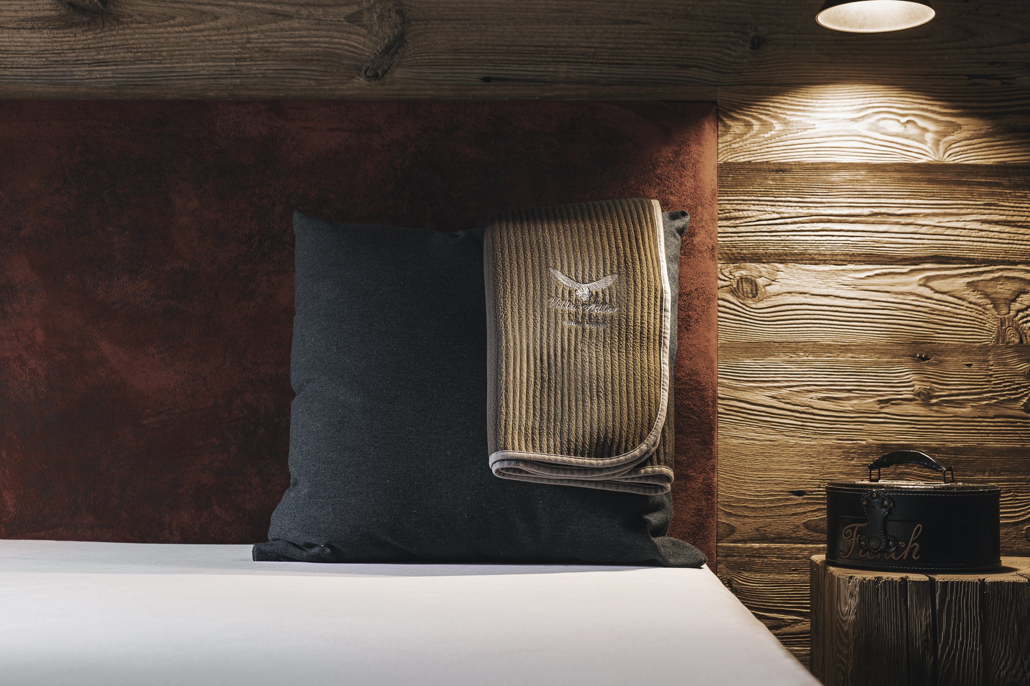 Servizio fotografico professionale per una suite romantica di hotel in Alto Adige