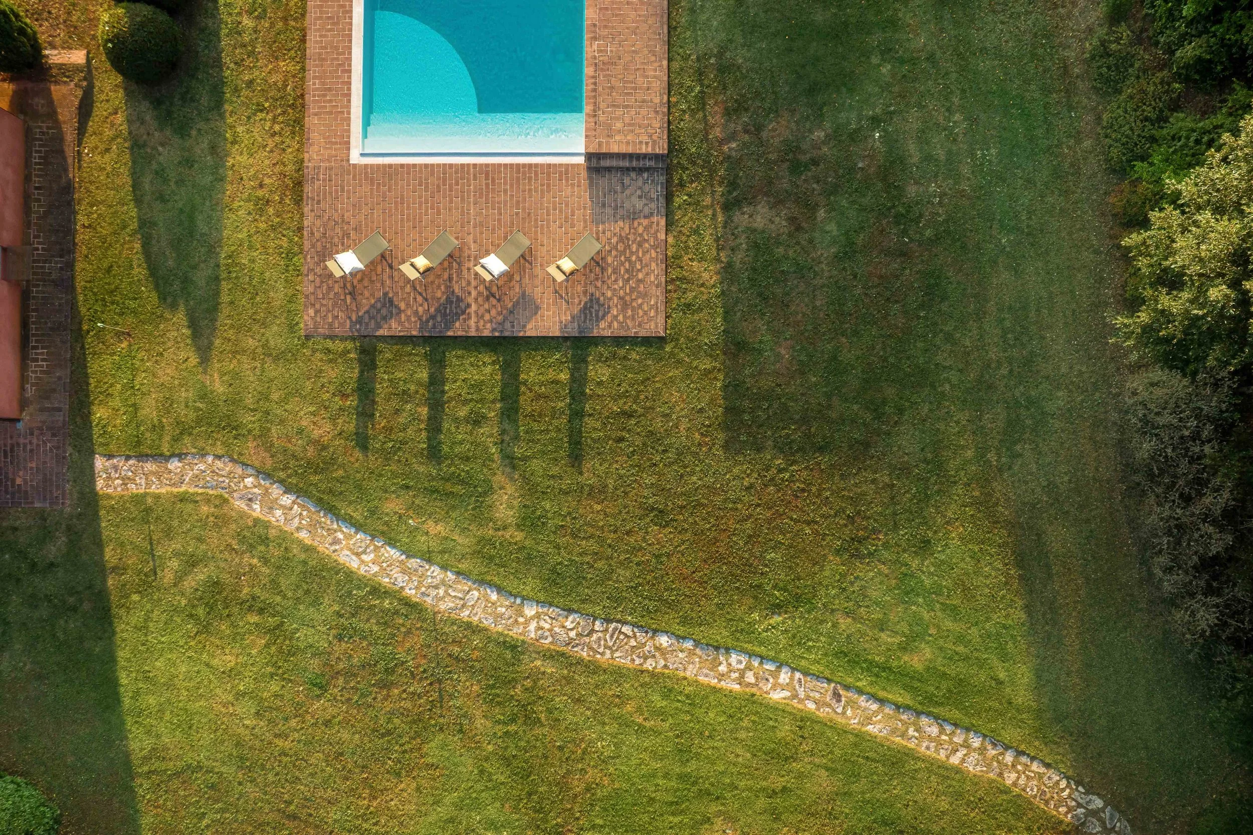 Fotografo hotel Toscana, Vistalux visual, foto con drone piscina