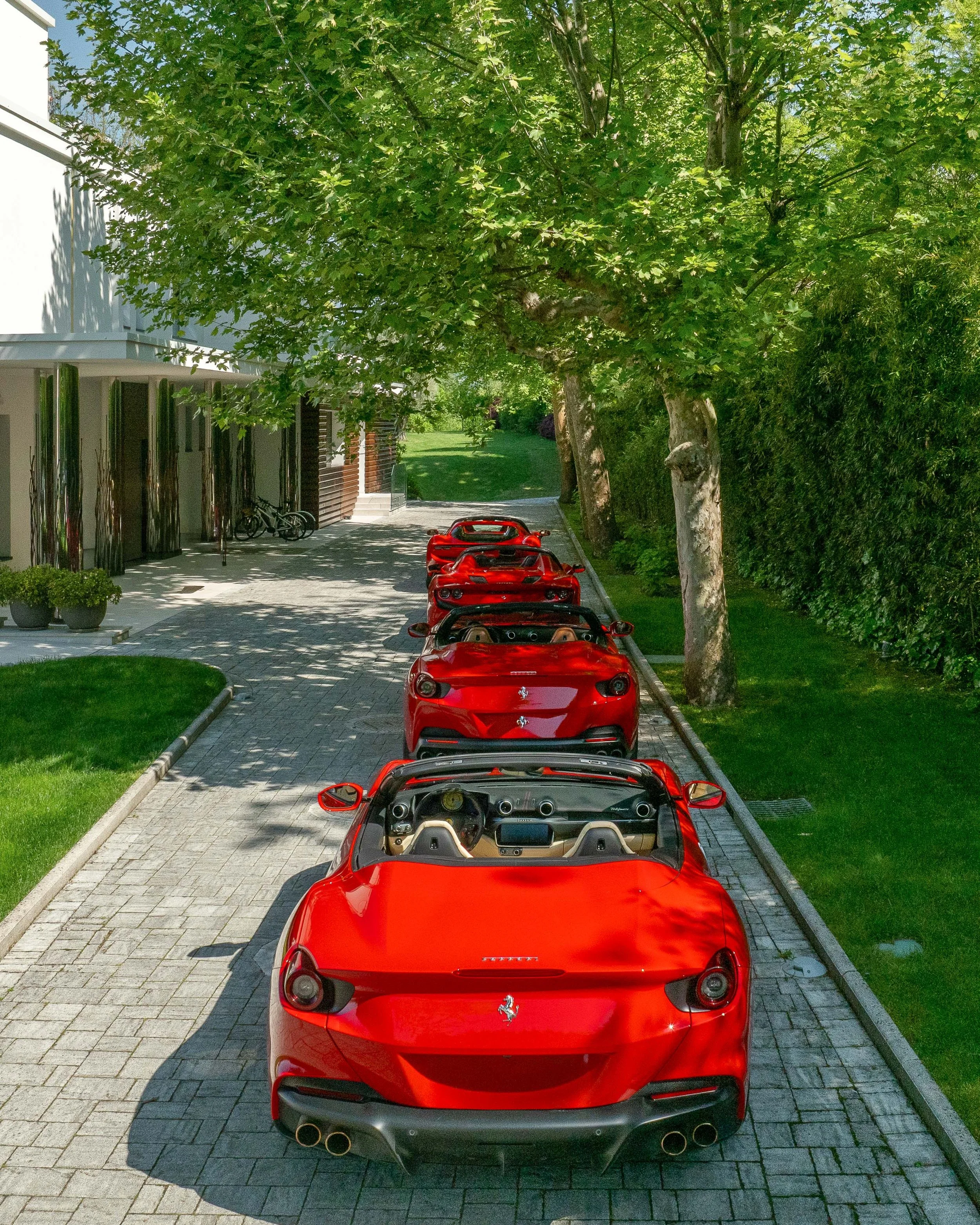 Fotografo per eventi corporate, fotografia professionale per eventi e ritiri aziendali. Ferrari rossa, stemma posteriore.