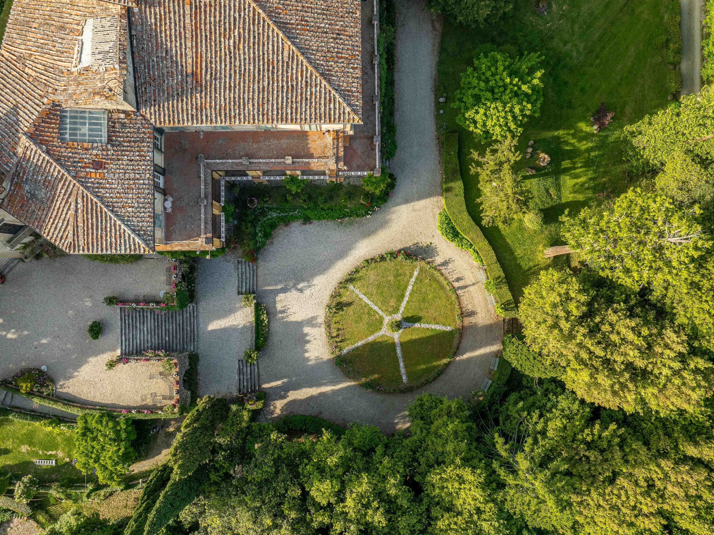 Fotografo immobiliare Firenze, foto con drone professionale per real estate nella città di Firenze, villa medicea, giardini all'italiana