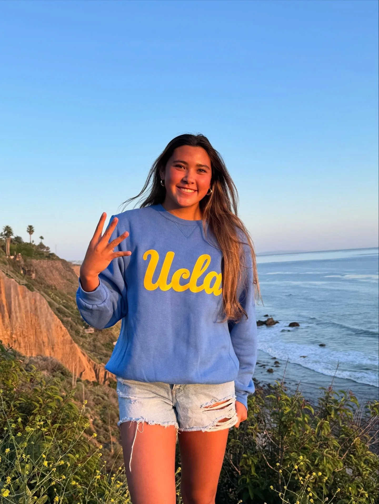 @kena.k.b is starting off the Class of 2027 commits STRONG! Makena, it has been an immense honor to watch you develop and your work ethic is something players should look to emulate. @uclawaterpolo is beyond fortunate to be bringing such an all-aroun