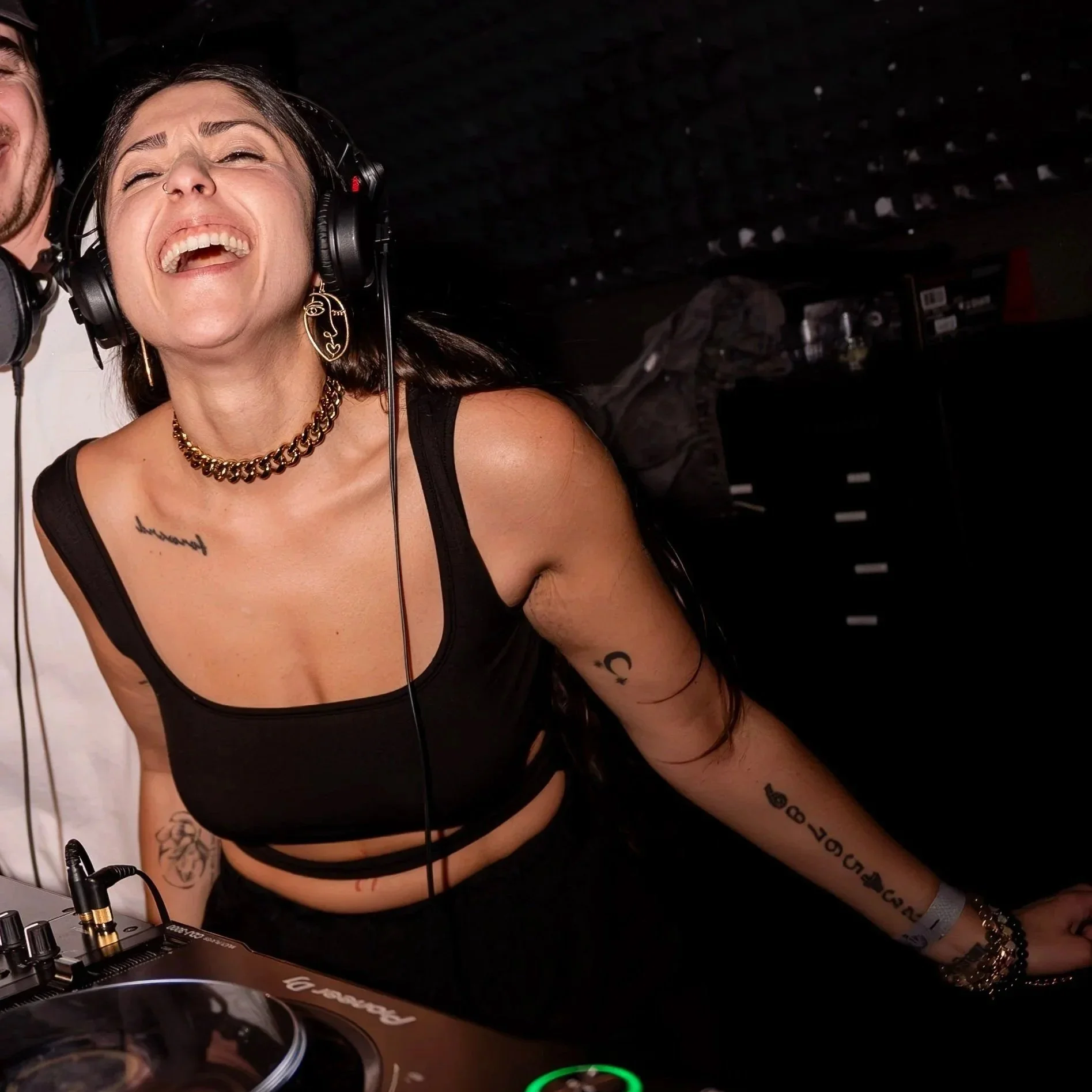 DJ CLUBS LIVE MUSIC VENUE | EDM | Pop | Dance