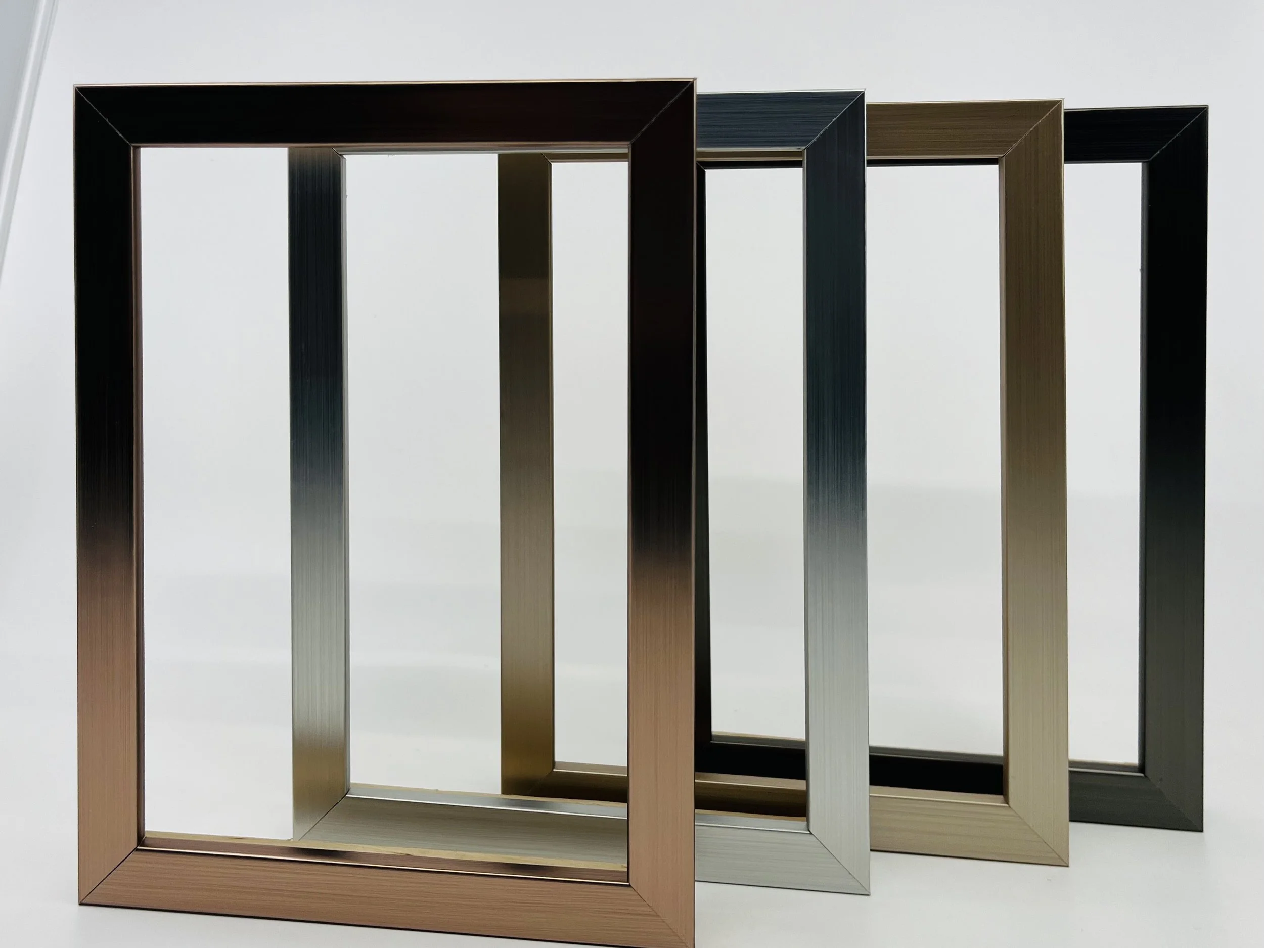 Cornici pronte al montaggio in finiture miste, vista frontale — LgM Cornici, Ferrara.