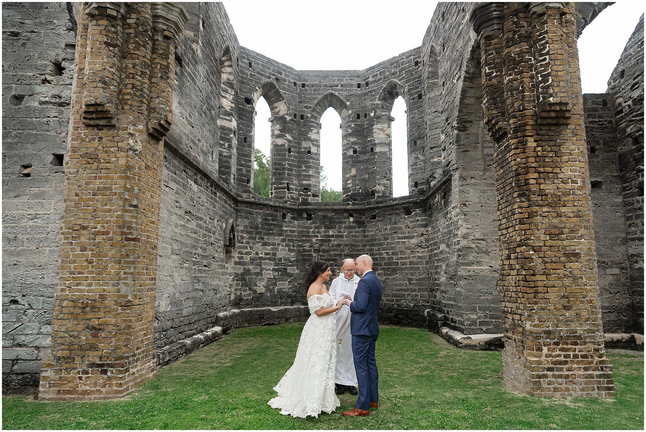 Bride and Groom elope at the Unfinished Church in Bermuda. (Copy)