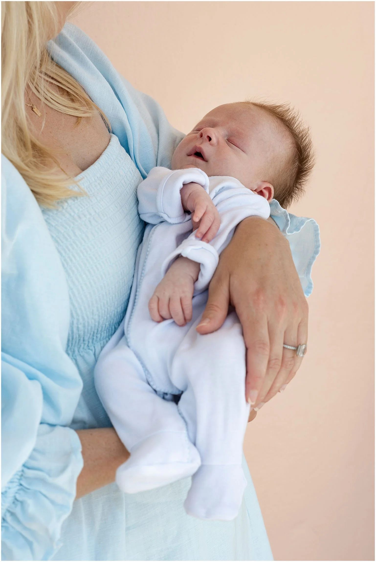 Newborn Photographer Bermuda_©Fiander Foto_H_007.jpg