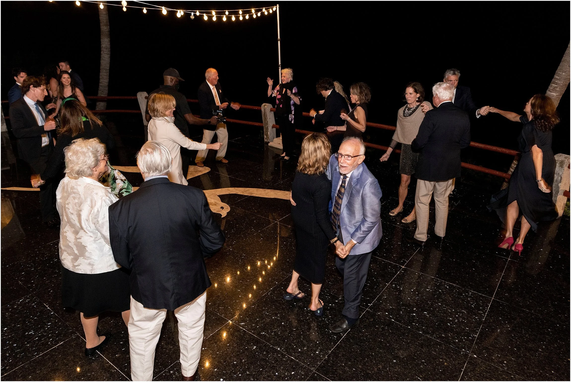 Coral Beach Bermuda Wedding_©FianderFoto_131.jpg