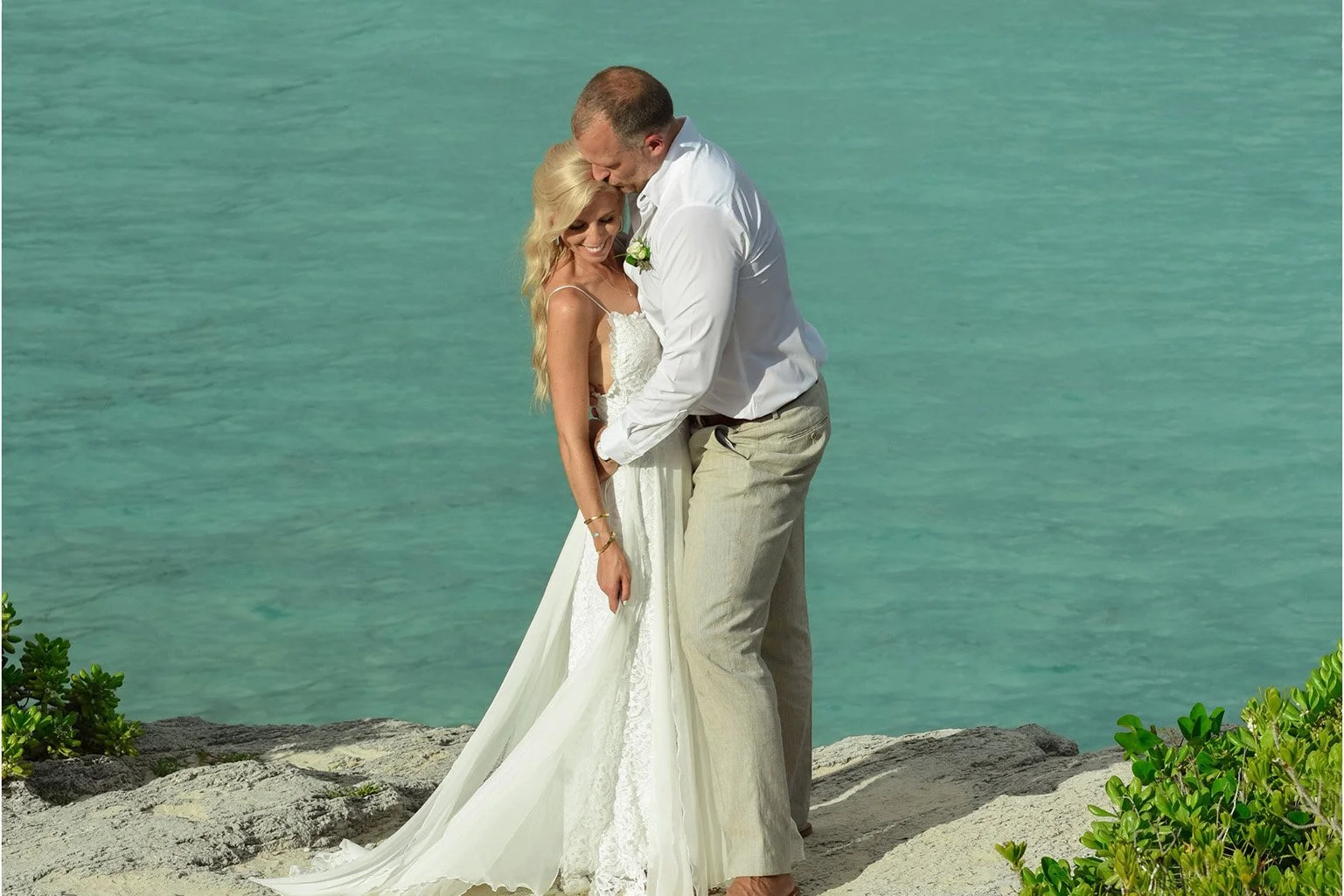 Wedding: Danielle &amp; Greg - Stonehole Beach, Bermuda