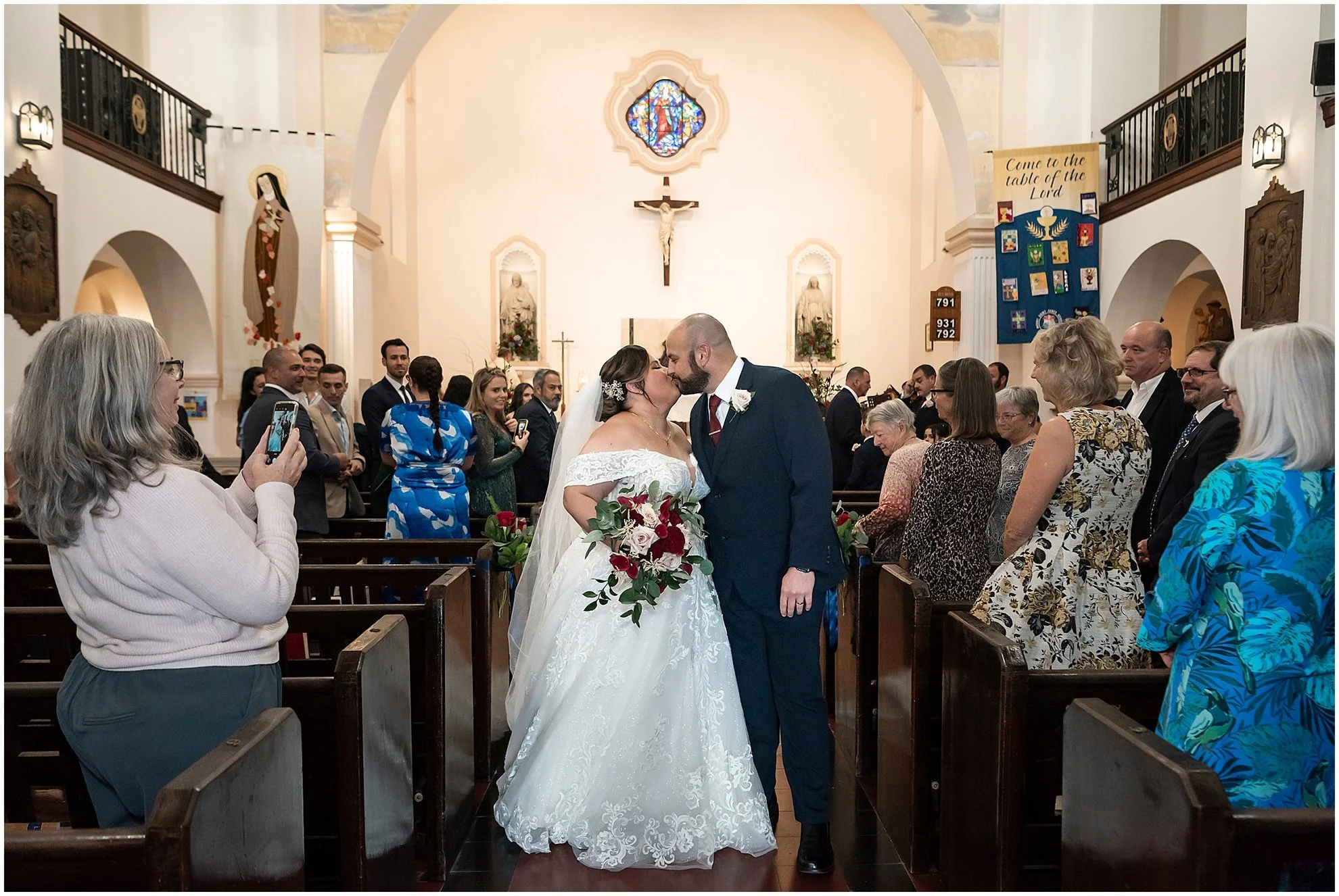 Saint+Theresa's+Cathedral+Bermuda+Wedding_©FianderFoto_025.jpg