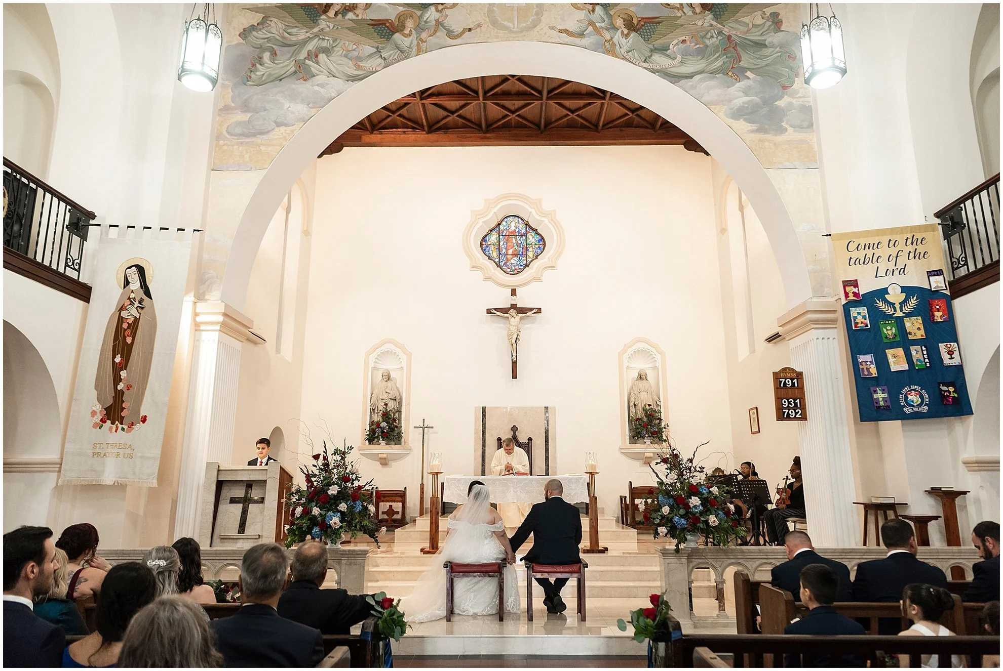 Saint+Theresa's+Cathedral+Bermuda+Wedding_©FianderFoto_006.jpg