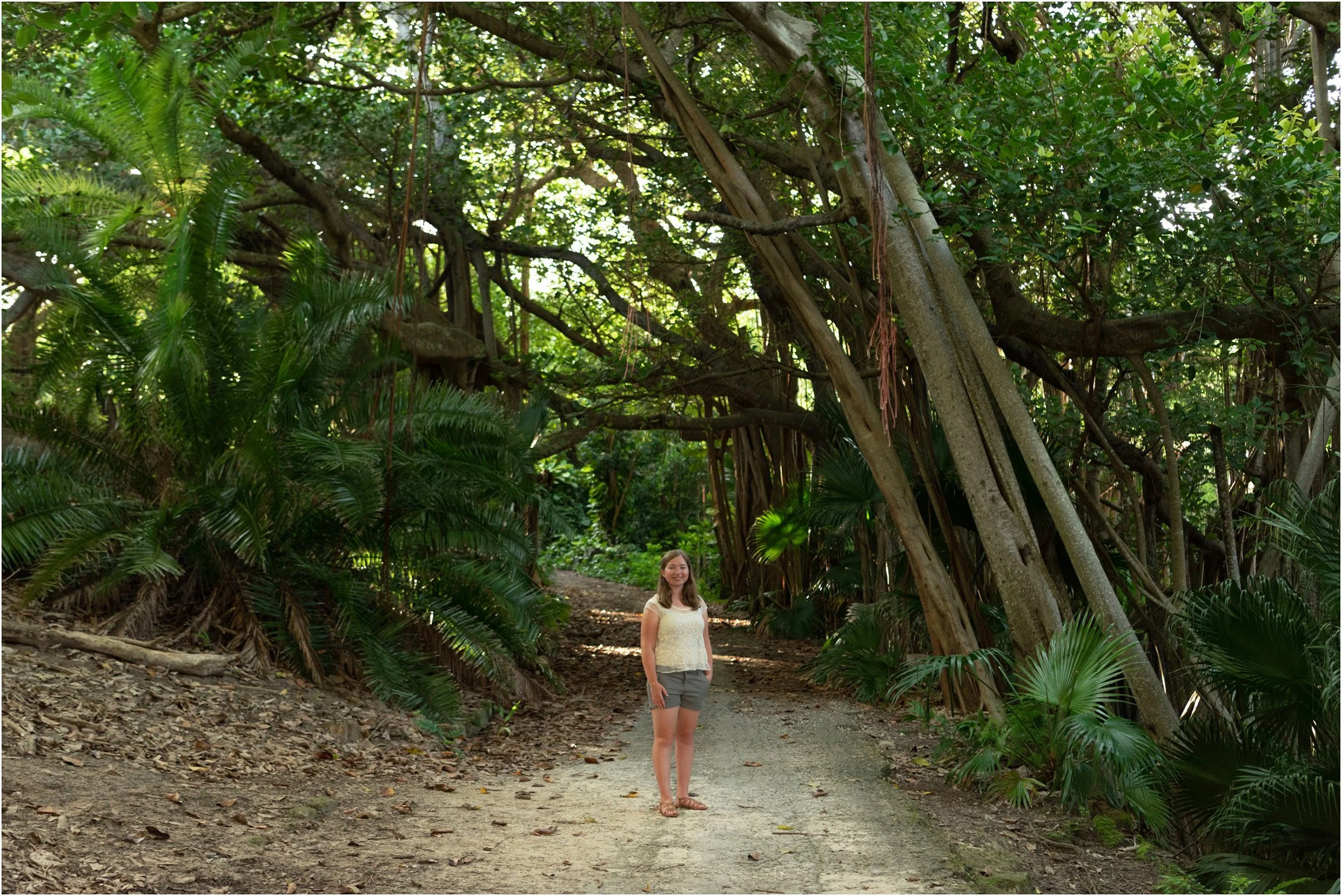 ©FianderFoto_Bermuda Photographer_Southlands Estate Park_Senior Portraits_008.jpg