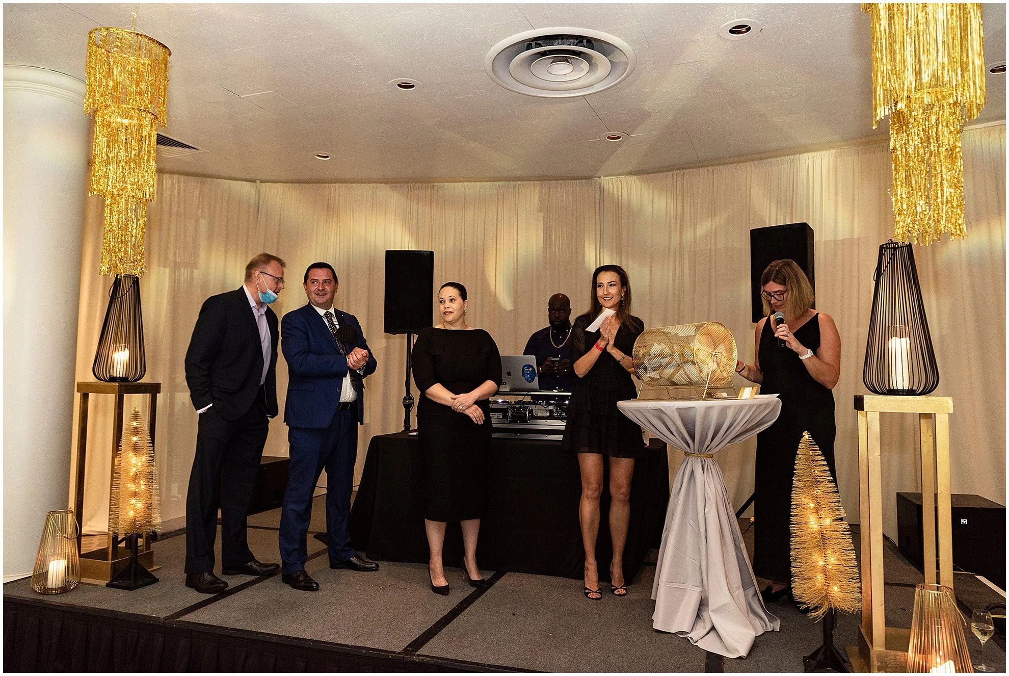 Holiday Party Photographer Bermuda_©Fiander Foto_HSBC Bermuda Holiday Party_019.jpg