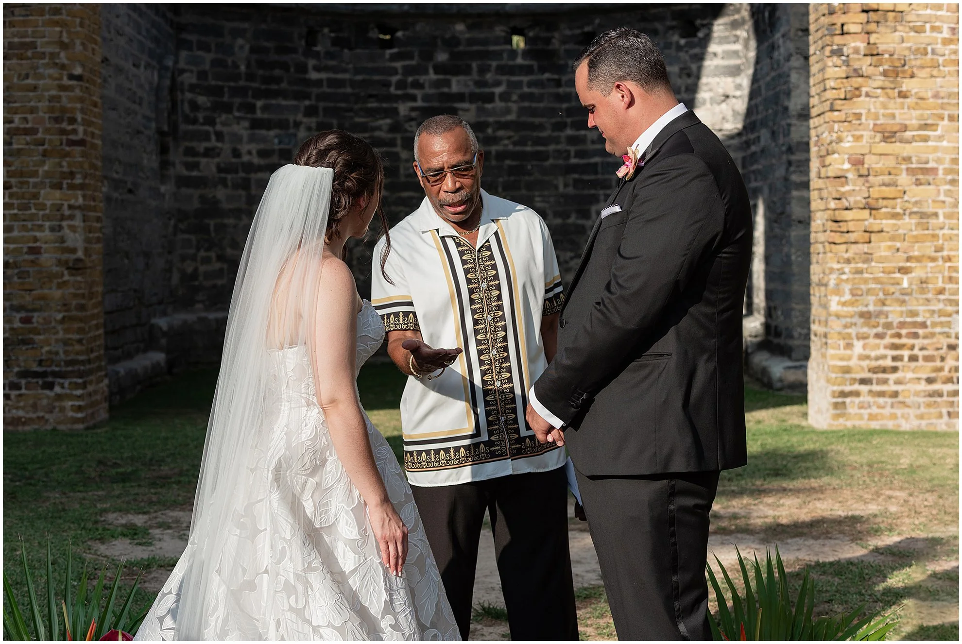 Unfinished Church_Bermuda_Black Tie Wedding_©FianderFoto_019.jpg