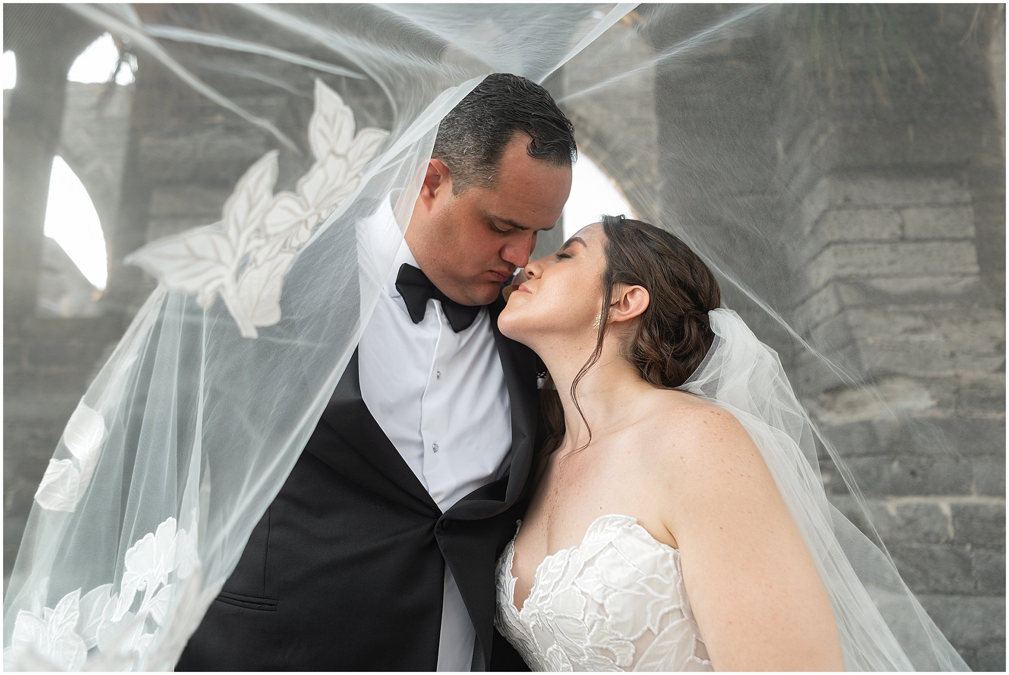 Unfinished Church_Bermuda_Black Tie Wedding_©FianderFoto_030.jpg