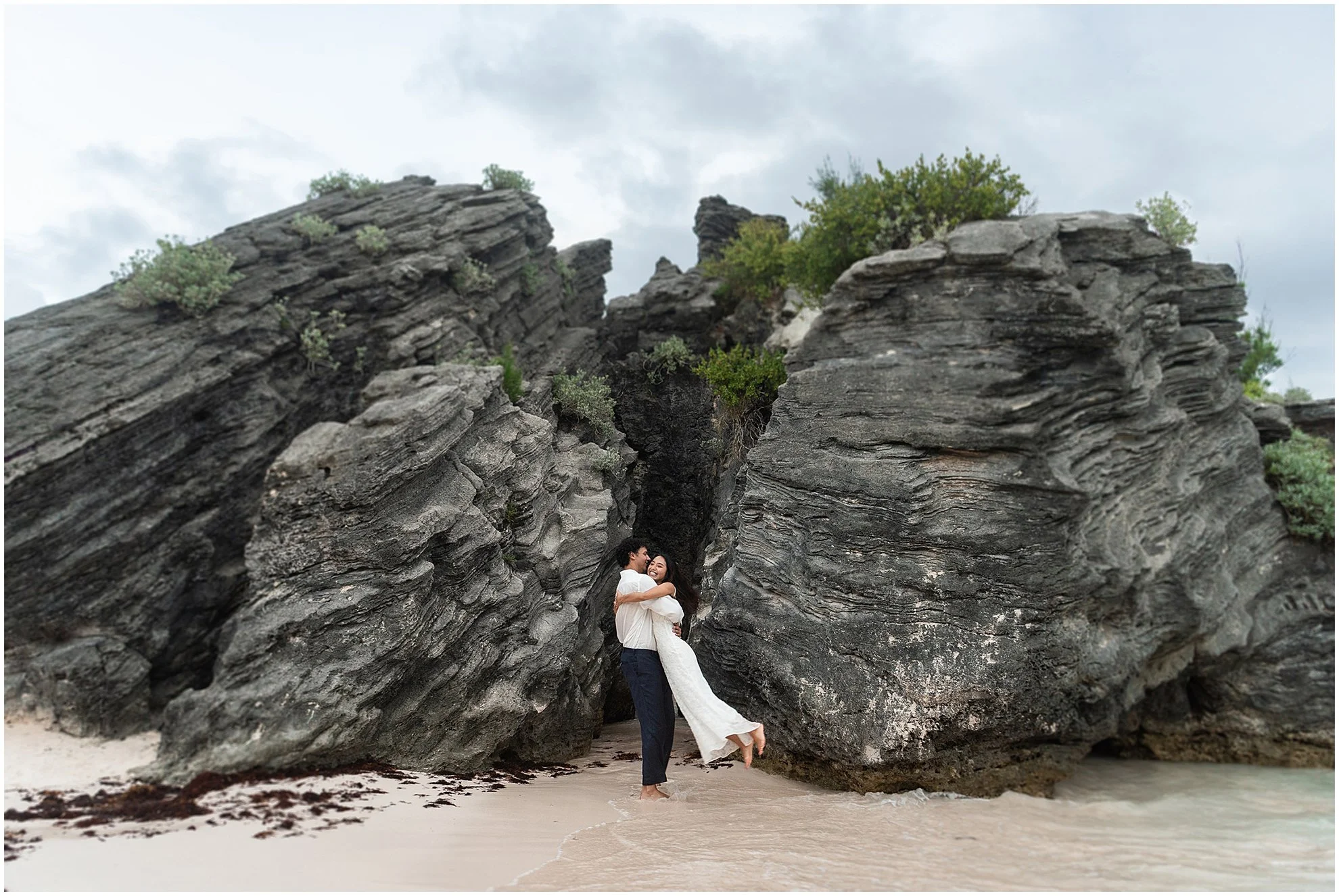 Engagement Shoot at Horseshoe Bay Beach in Bermuda_©Fiander Foto_019.jpg