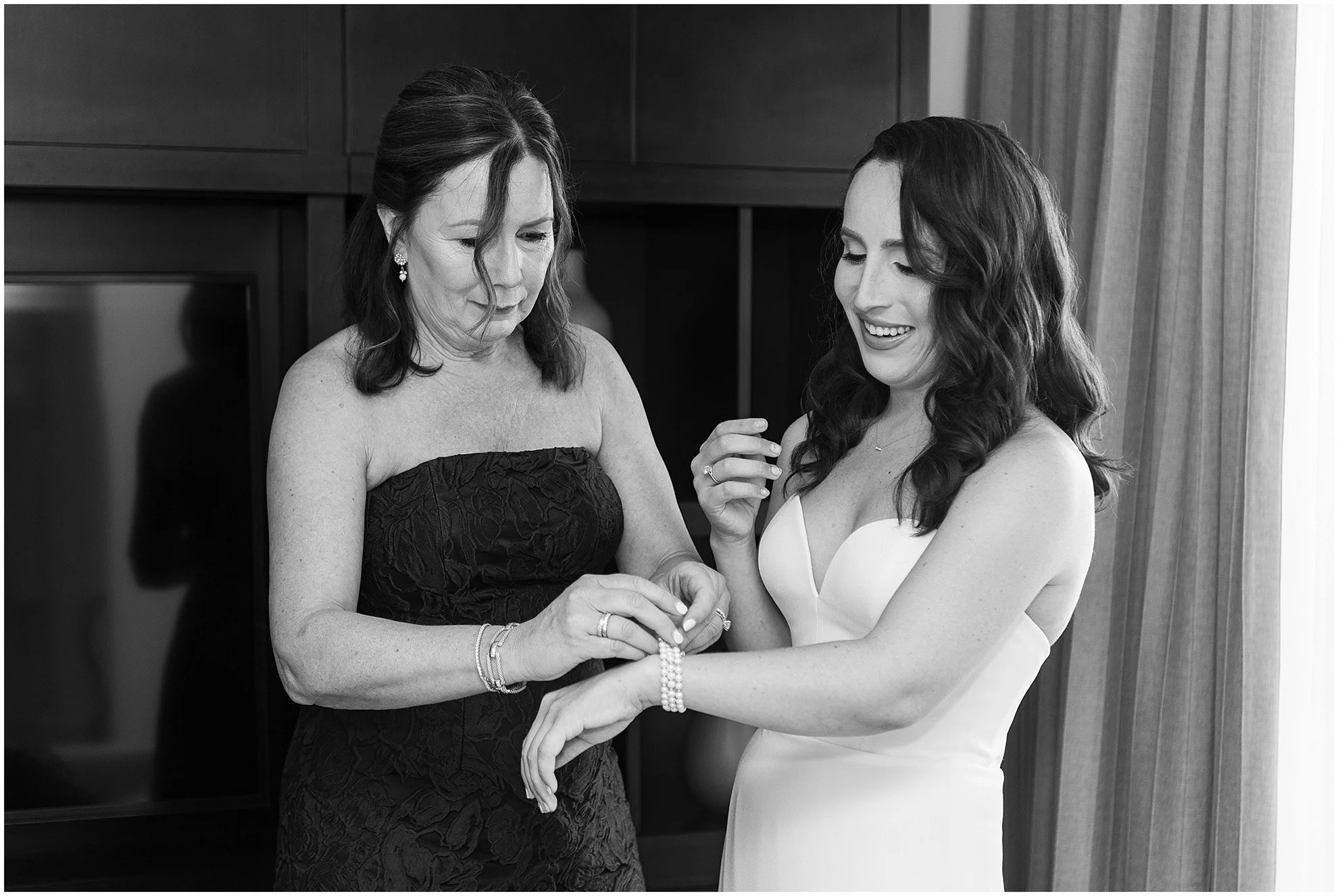 Black Tie Beach Wedding at Rosewood Bermuda_©FianderFoto_Photographer_011.jpg
