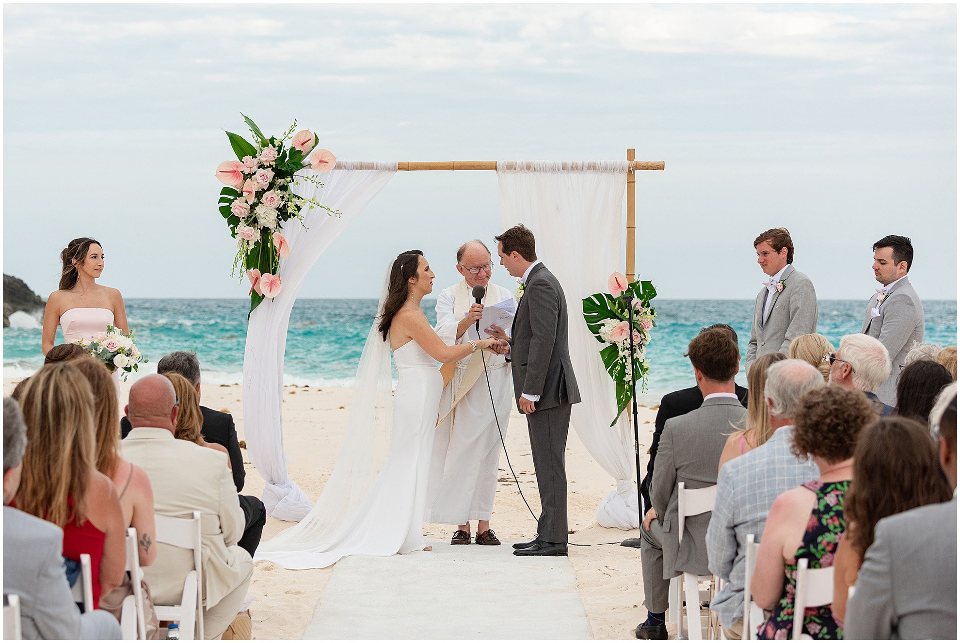 Black Tie Beach Wedding at Rosewood Bermuda_©FianderFoto_Photographer_044.jpg