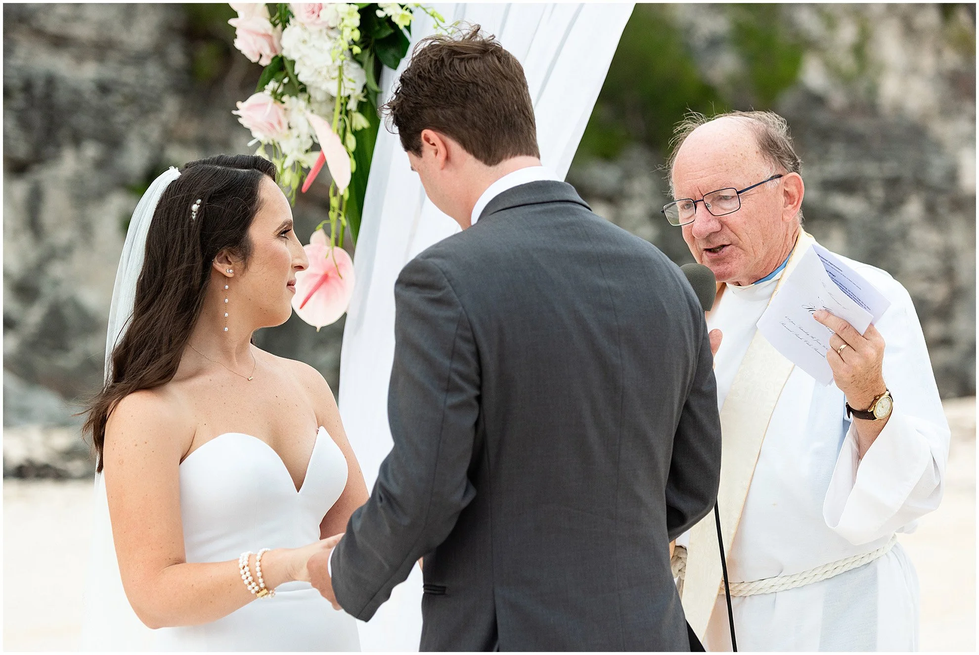 Black Tie Beach Wedding at Rosewood Bermuda_©FianderFoto_Photographer_043.jpg