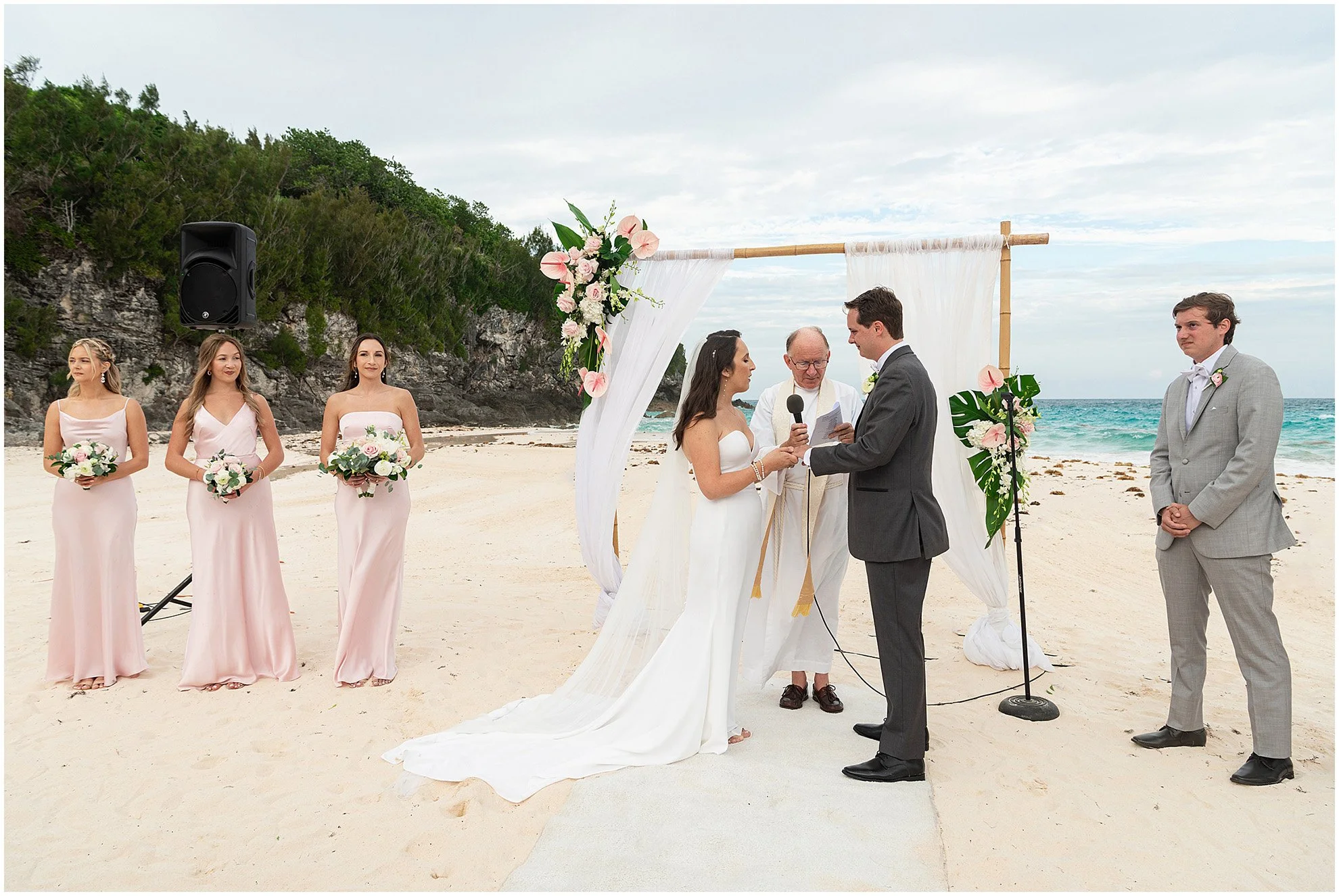 Black Tie Beach Wedding at Rosewood Bermuda_©FianderFoto_Photographer_045.jpg