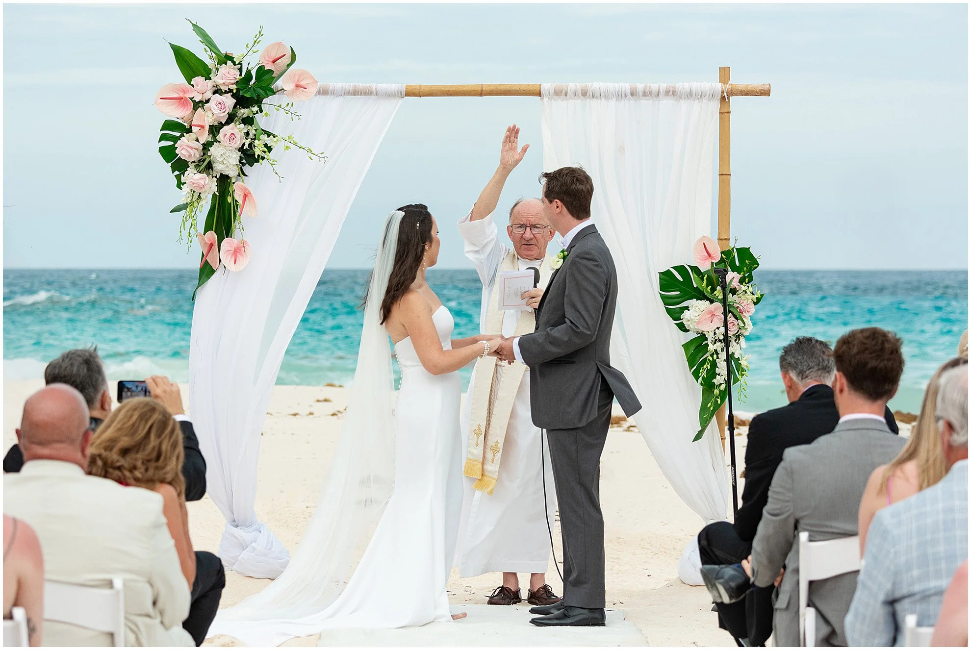 Black Tie Beach Wedding at Rosewood Bermuda_©FianderFoto_Photographer_048.jpg
