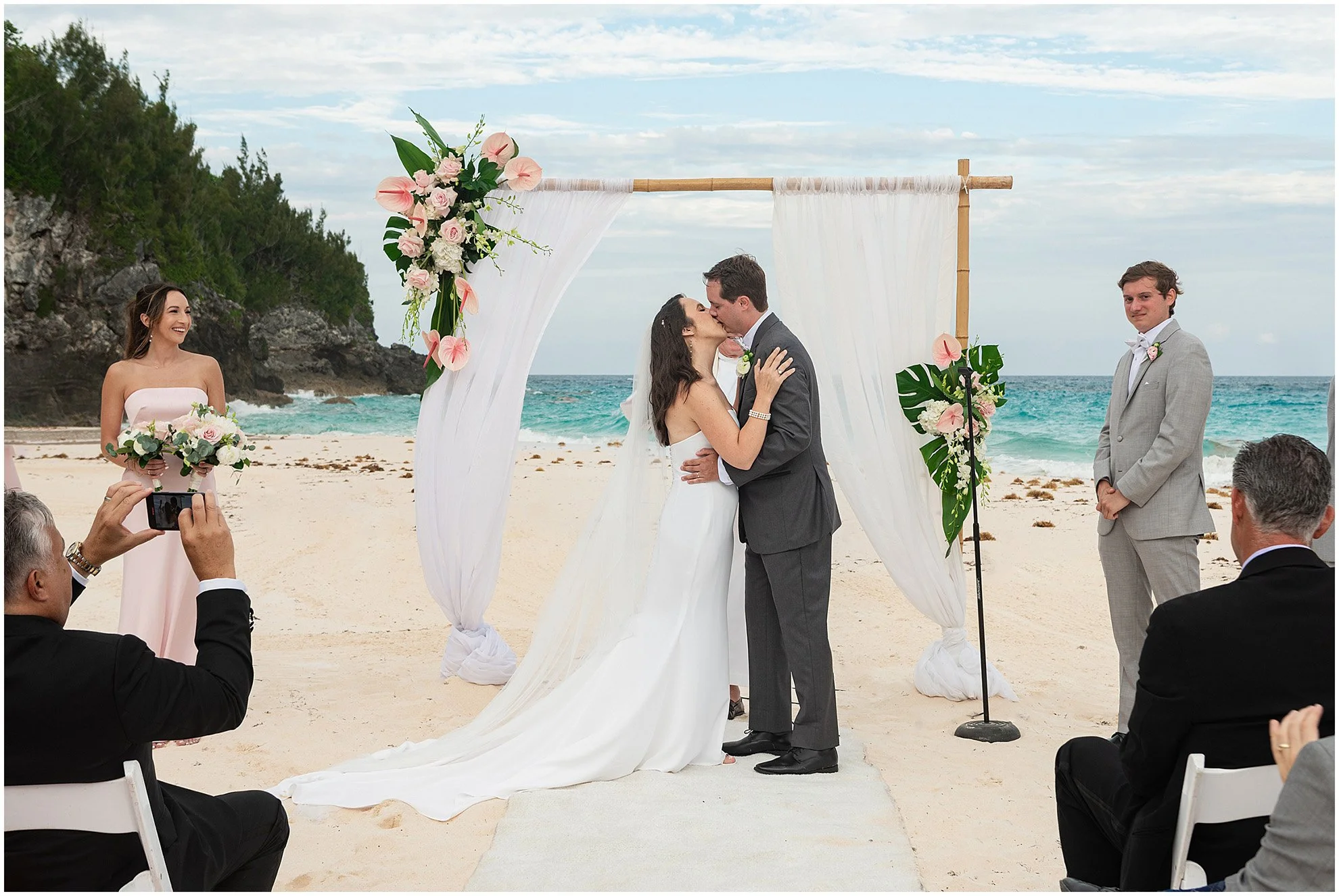Black Tie Beach Wedding at Rosewood Bermuda_©FianderFoto_Photographer_049.jpg