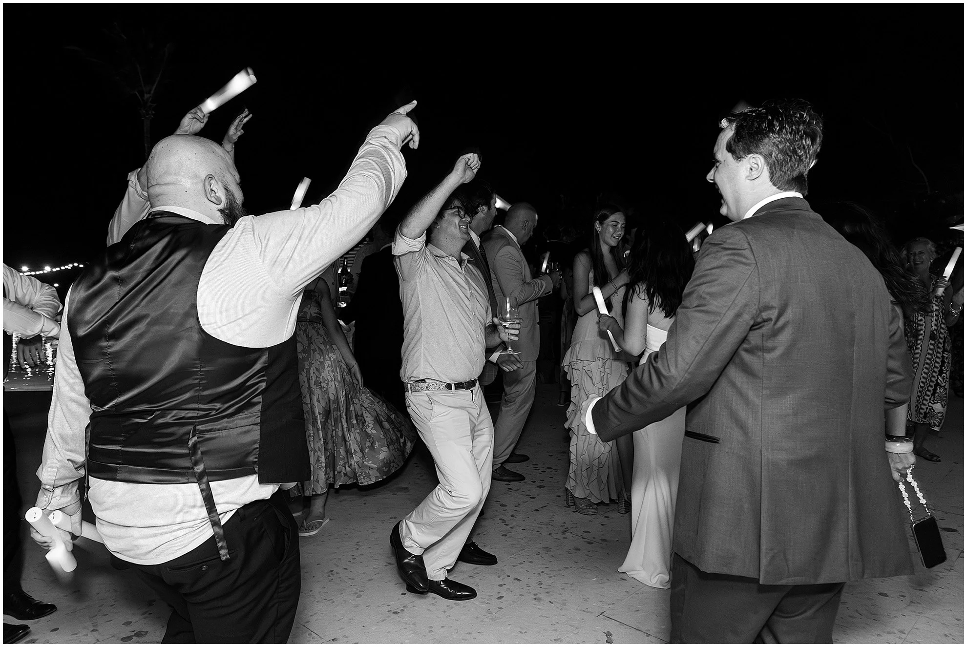 Black Tie Beach Wedding at Rosewood Bermuda_©FianderFoto_Photographer_087.jpg