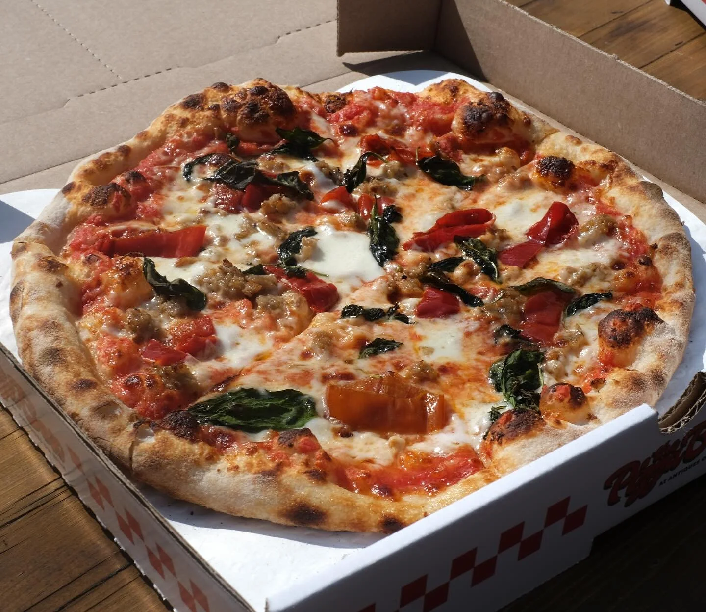 Sweet Italian sausage, spicy Mama Lil&rsquo;s peppers, and melty mozzarella, all balanced perfectly on golden crust. This one&rsquo;s got just the right kick.

#SausagePizza #PizzaLovers #ColumbusEats #FoodieColumbus #EatLocal #InstaPizza #ColumbusFo