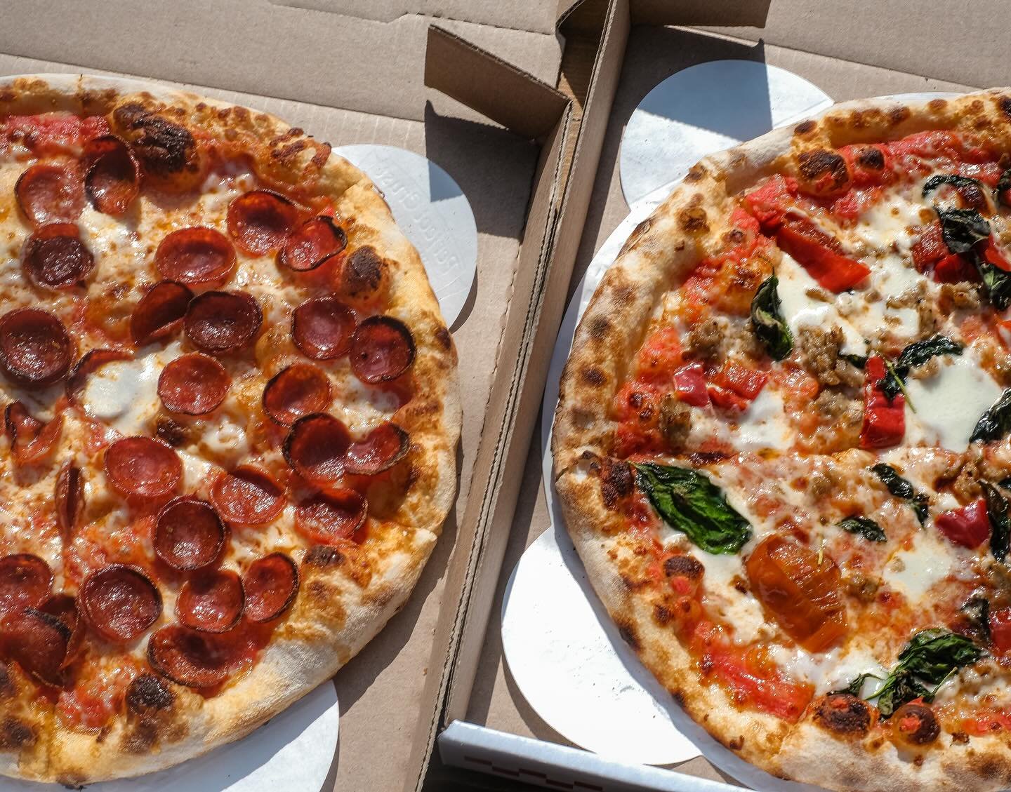 When life gives you options, say yes to both. 

#pizzaparty #foodiecolumbus #pizzamood #instapizza #columbuseats #pizzanight