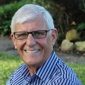 Dr. Mac Lee