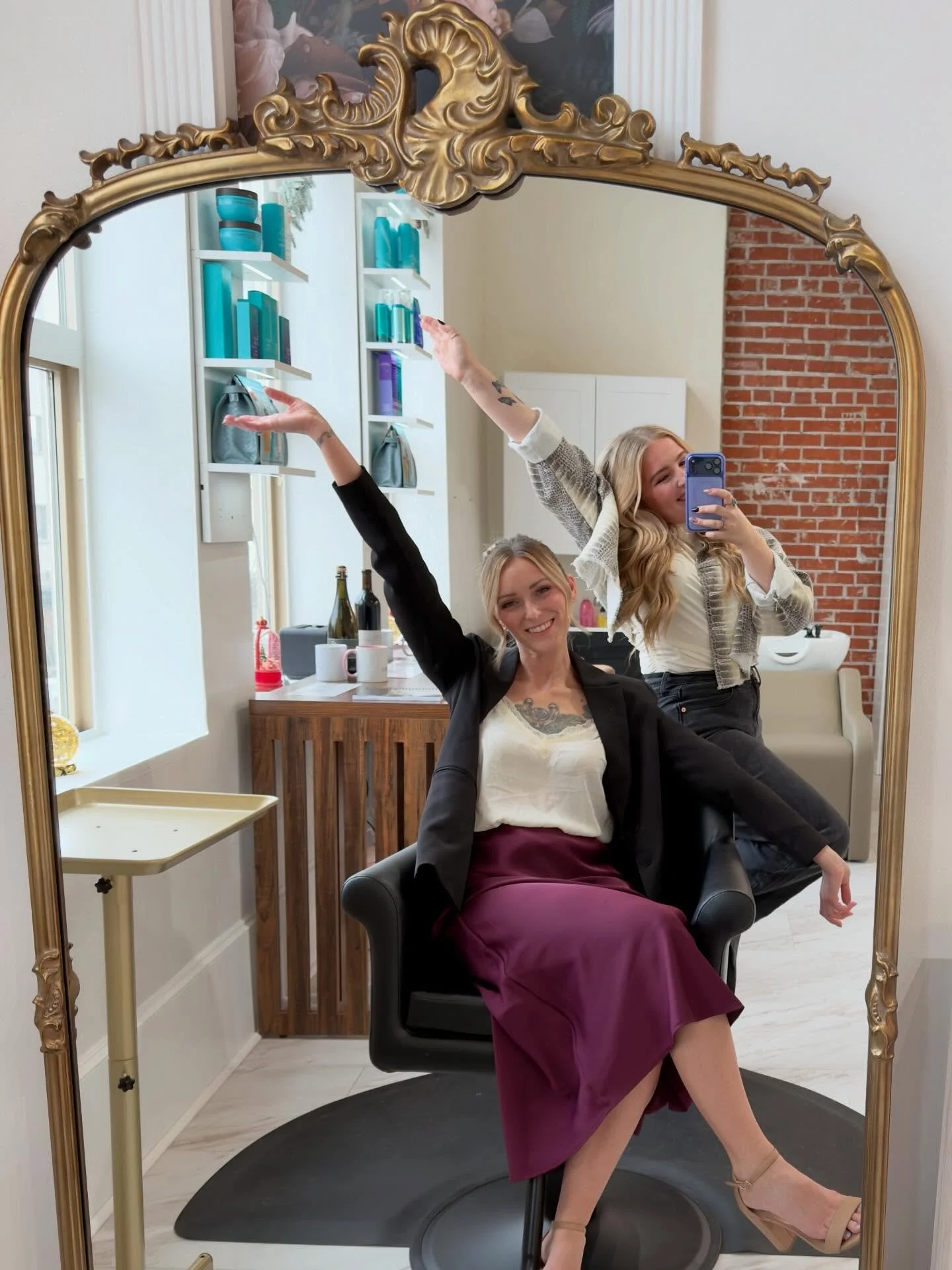 🎉SURPRISE!!!🎉
I&rsquo;m officially opening my very own salon, Colour Lounge Studio!!! We will be open for business December 1st! The lovely and very talented Peyton @hairbypeytonm will be joining the team! 
Thank you all for being apart of my journ