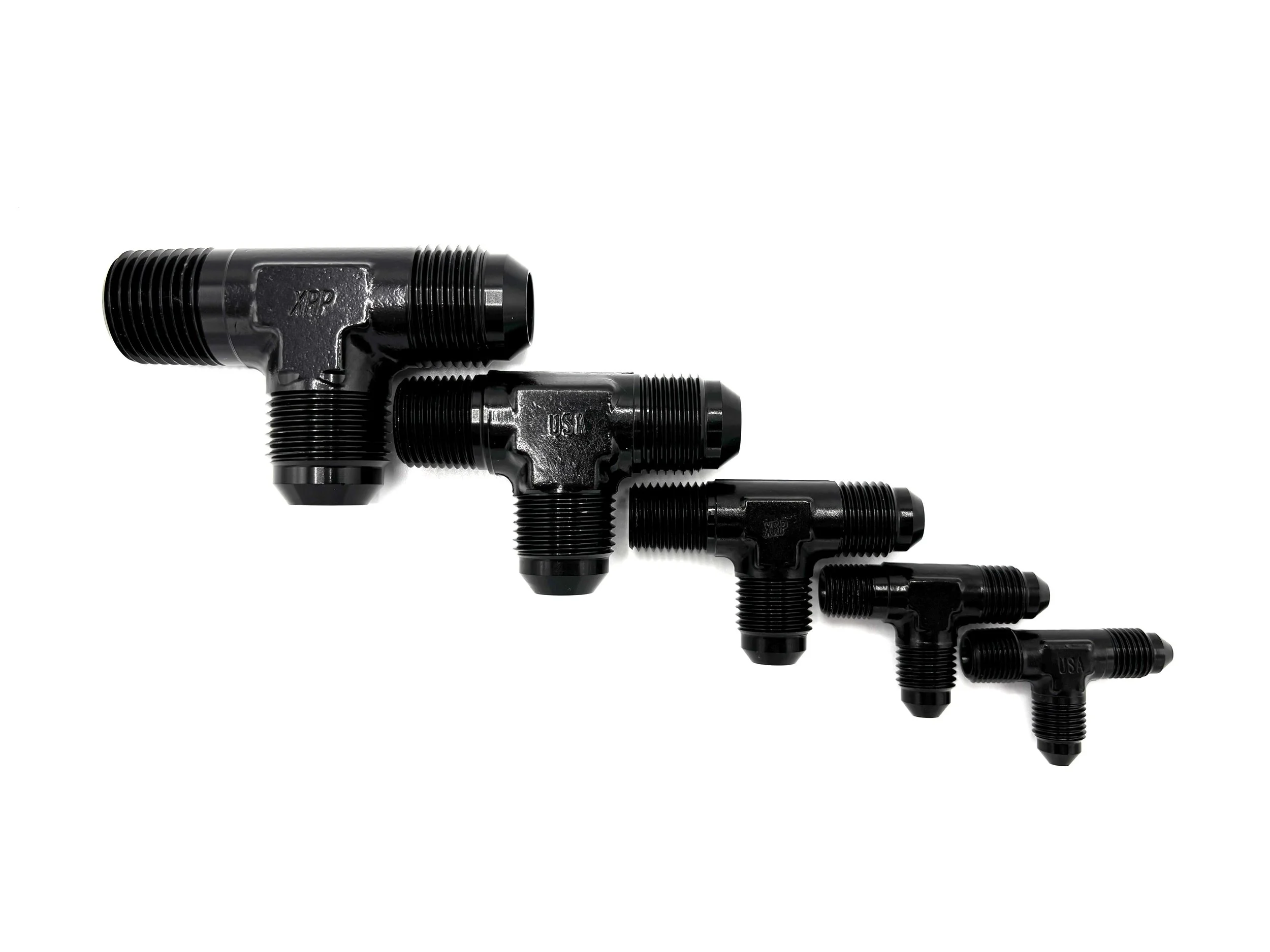 XRP AN male to NPT male on run tee fitting. Black in color. Various sizes from largest to smallest, left to right.