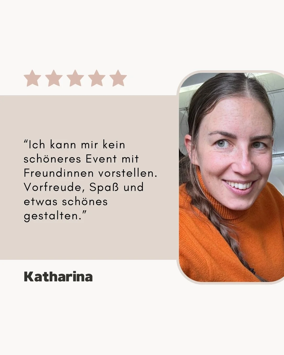 JGA-DIY-Workshop-Teilnehmerin schaut lächelnd in die Kamera. 