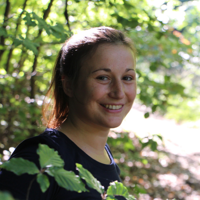 Kerzenworkshop-Teilnehmerin Jenny