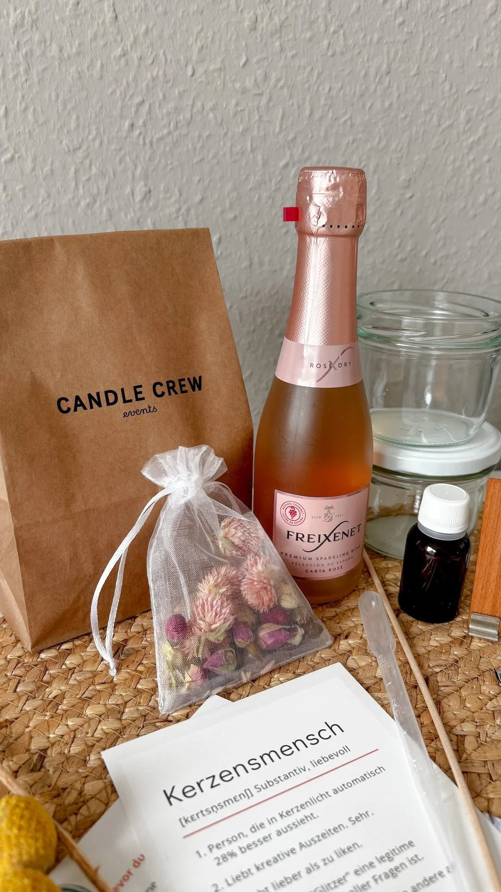 Die DIY-Box mit einem Set zum Kerzen selber gießen.