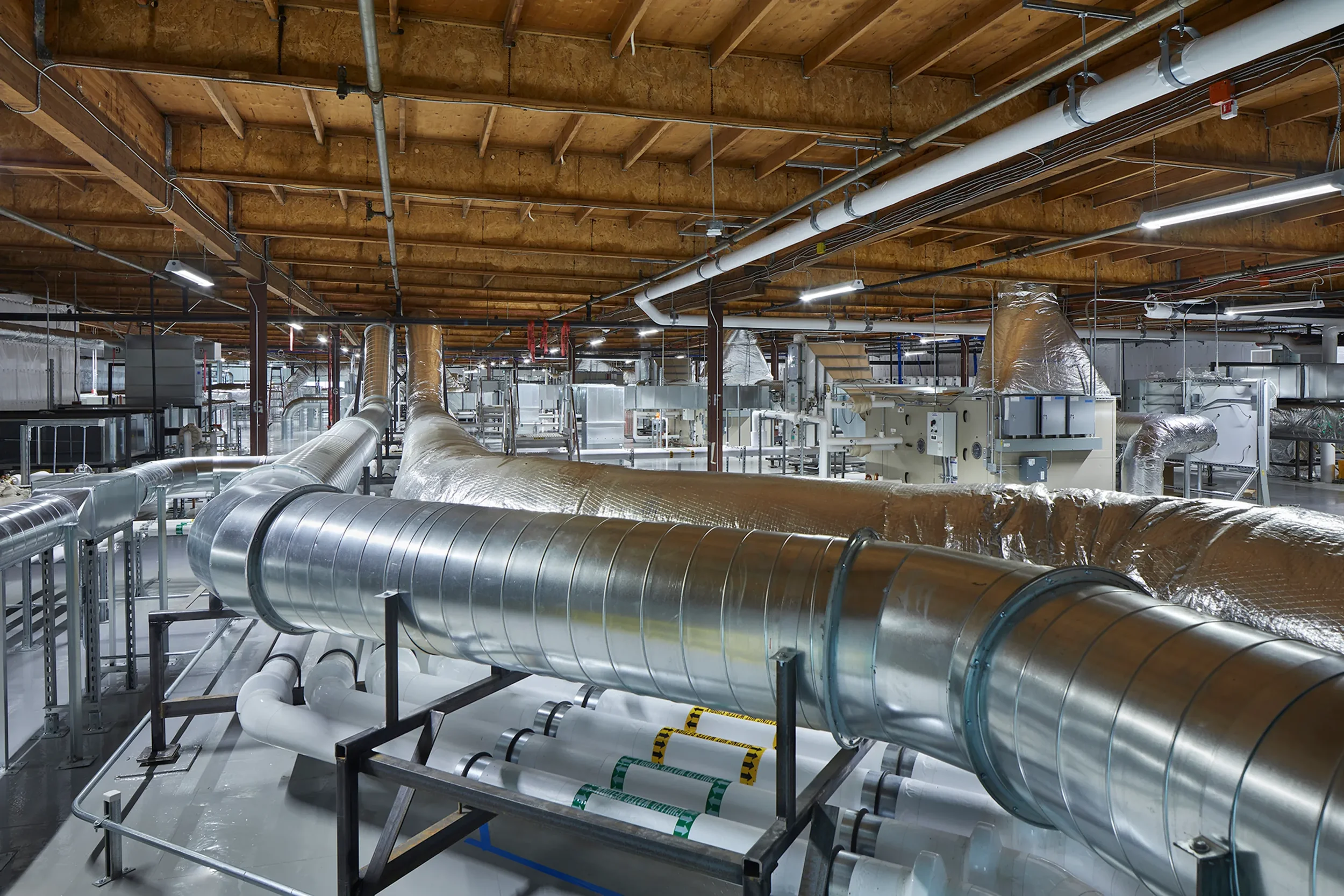 Lyell-Manufacturing-interstitial.webp