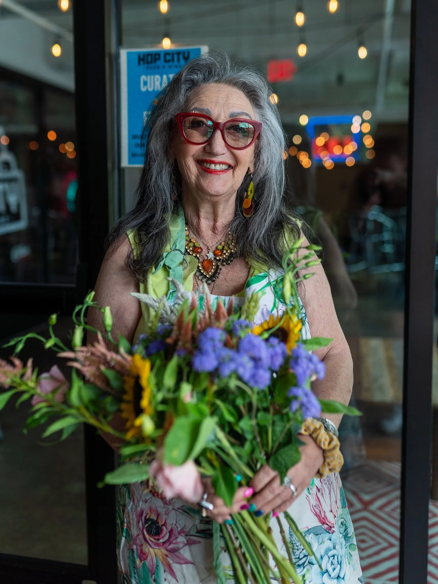 Every detail is precious ✨ From the dishes on your plate to the blooms on the counter, we believe beauty belongs in every corner of your night.
Rolene creates new floral arrangements every weekend—inspired by the colors of the season and desig
