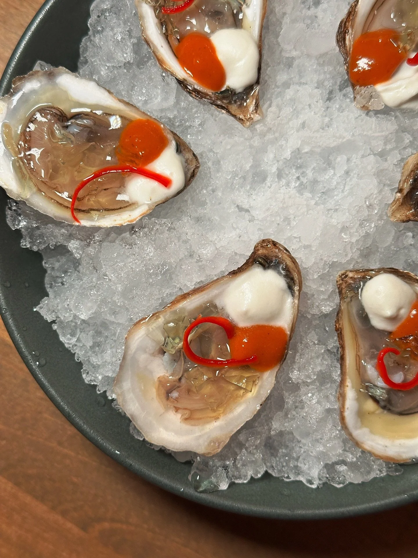 🦪🫶🏽 You could say we’re obsessed.
And you’d be right.
Add a dozen oysters to your omakase experience, or pop in for the Bovino Power Hour-$1.50 oysters on Fridays + Saturdays, 2pm-4pm.
Oysters, bubbles, brunch bites—book on @r