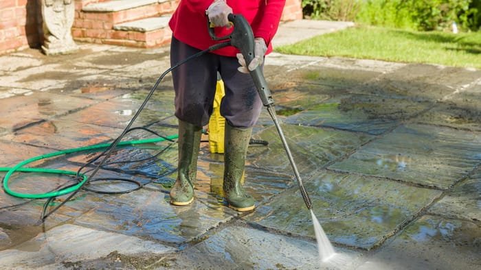 Pressure washing service for Florida home