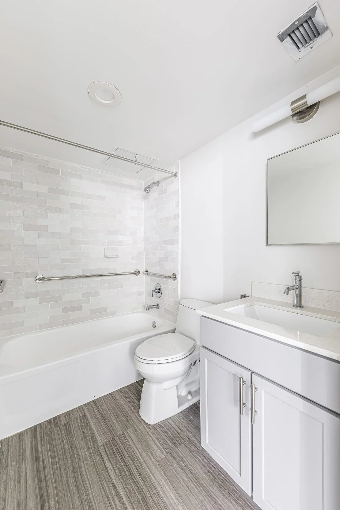 federation towers - bathroom.jpg