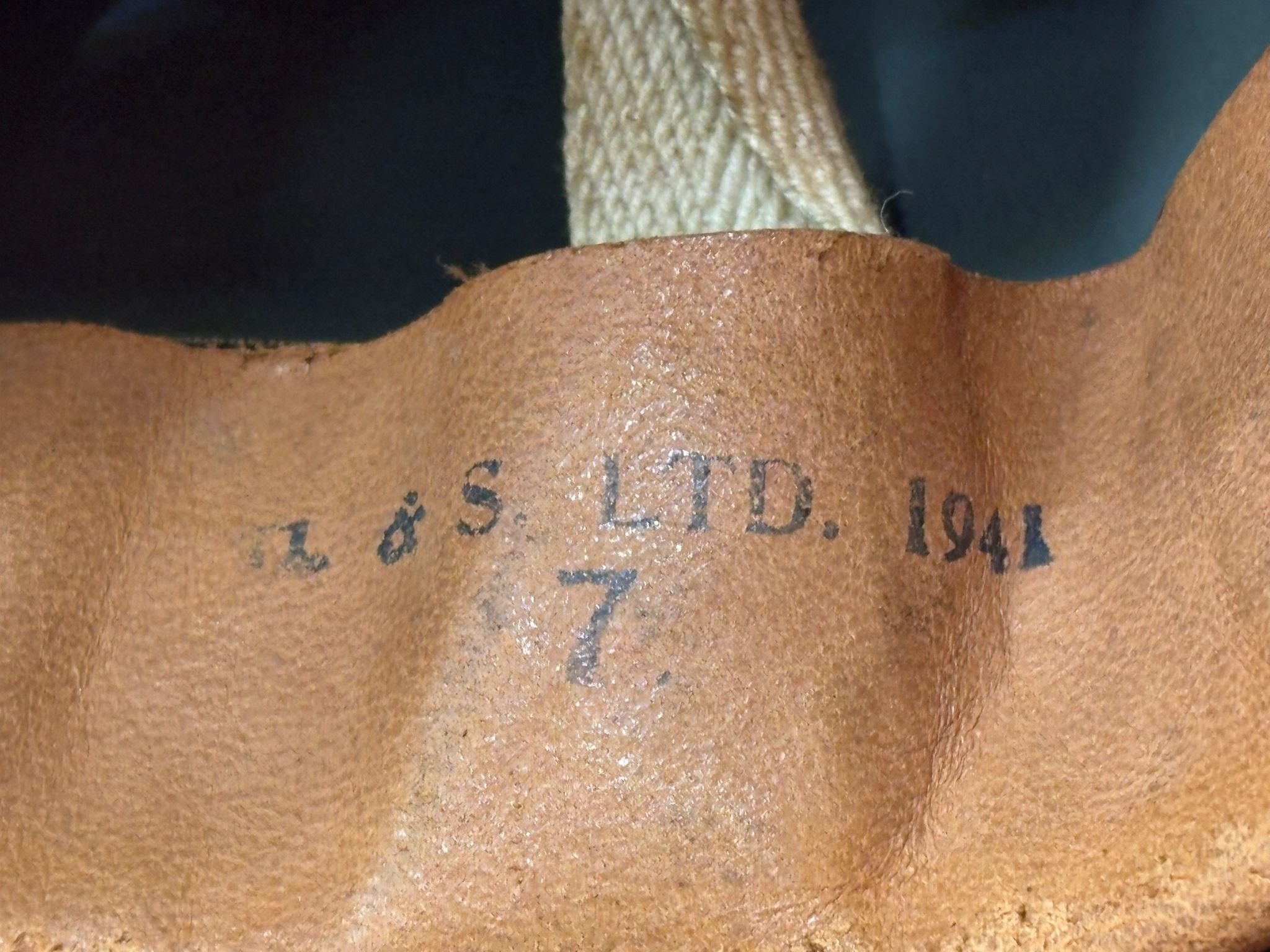 WhatsApp Image 2025-10-27 at 16.01.30 (7).jpeg