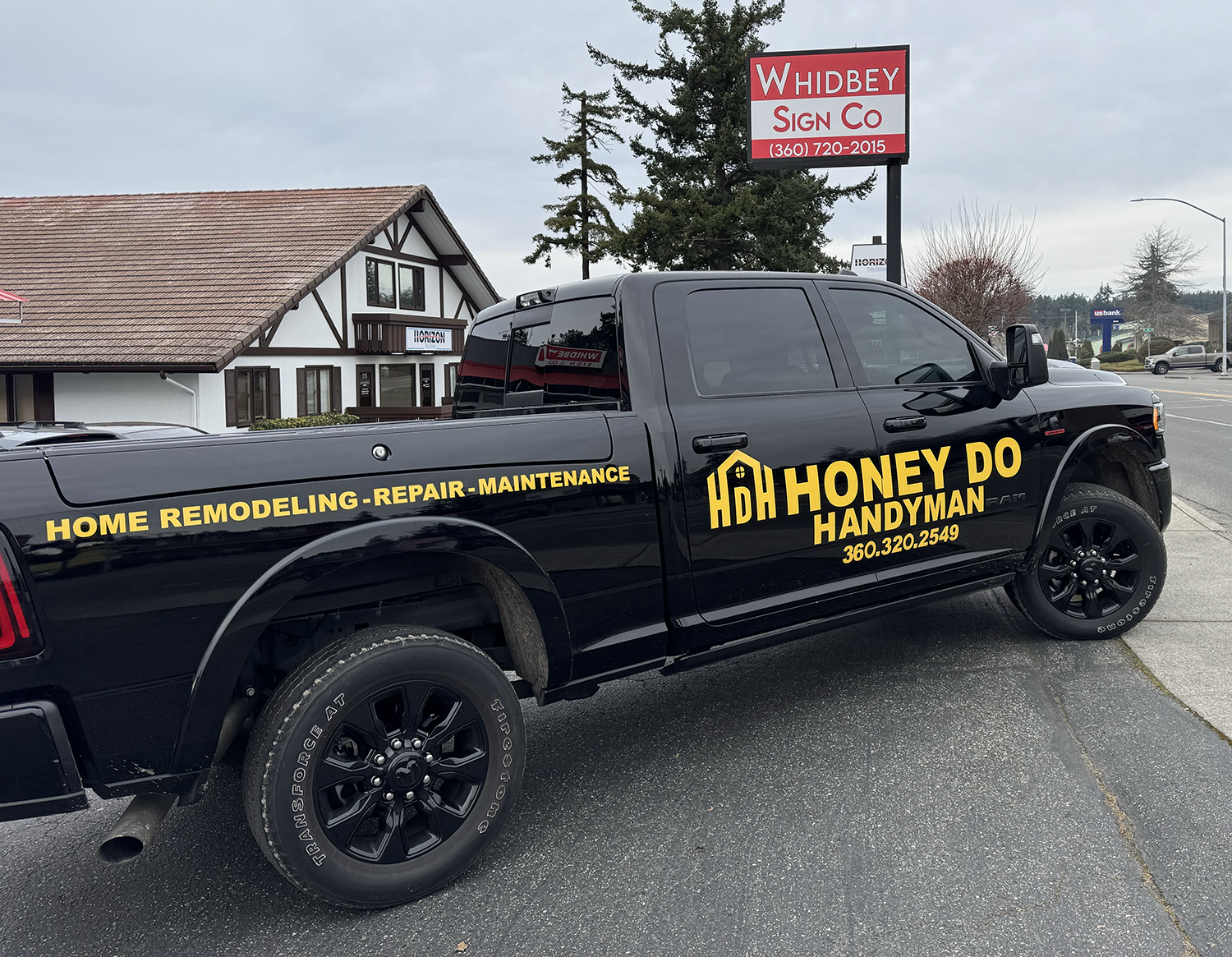 HoneyDoHandyman-BlackTruck.webp