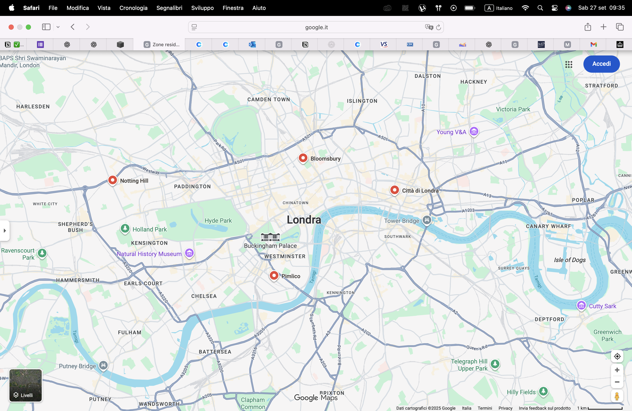 Mappa di Londra con punti di interesse evidenziati, tra cui Bloomsbury, Notting Hill, Città di Londra, Pimlico, e musei come il Natural History Museum.