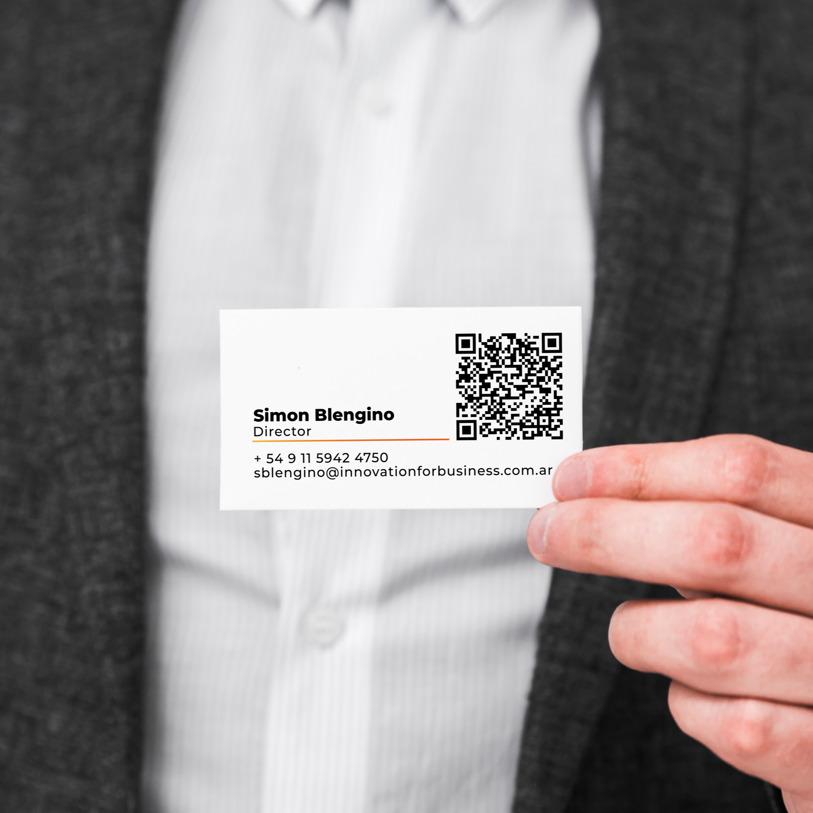 business-people-showing-blank-business-card.png