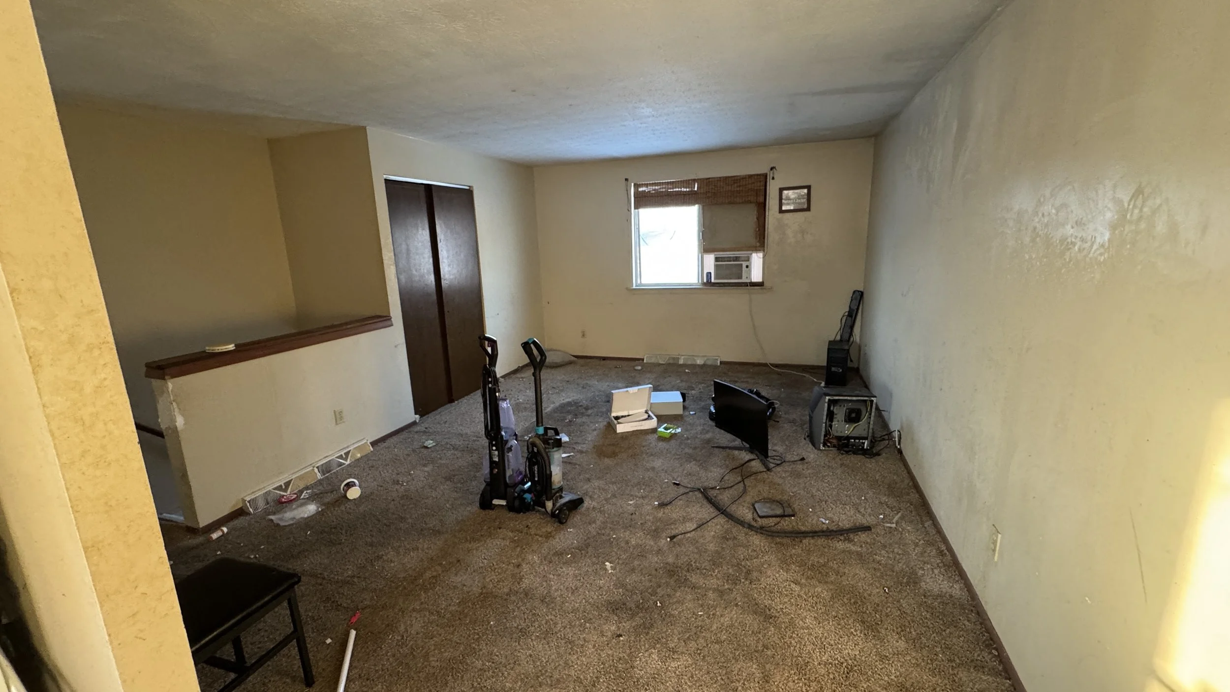 Before Photo - living room in Canton Ohio prior to remodel